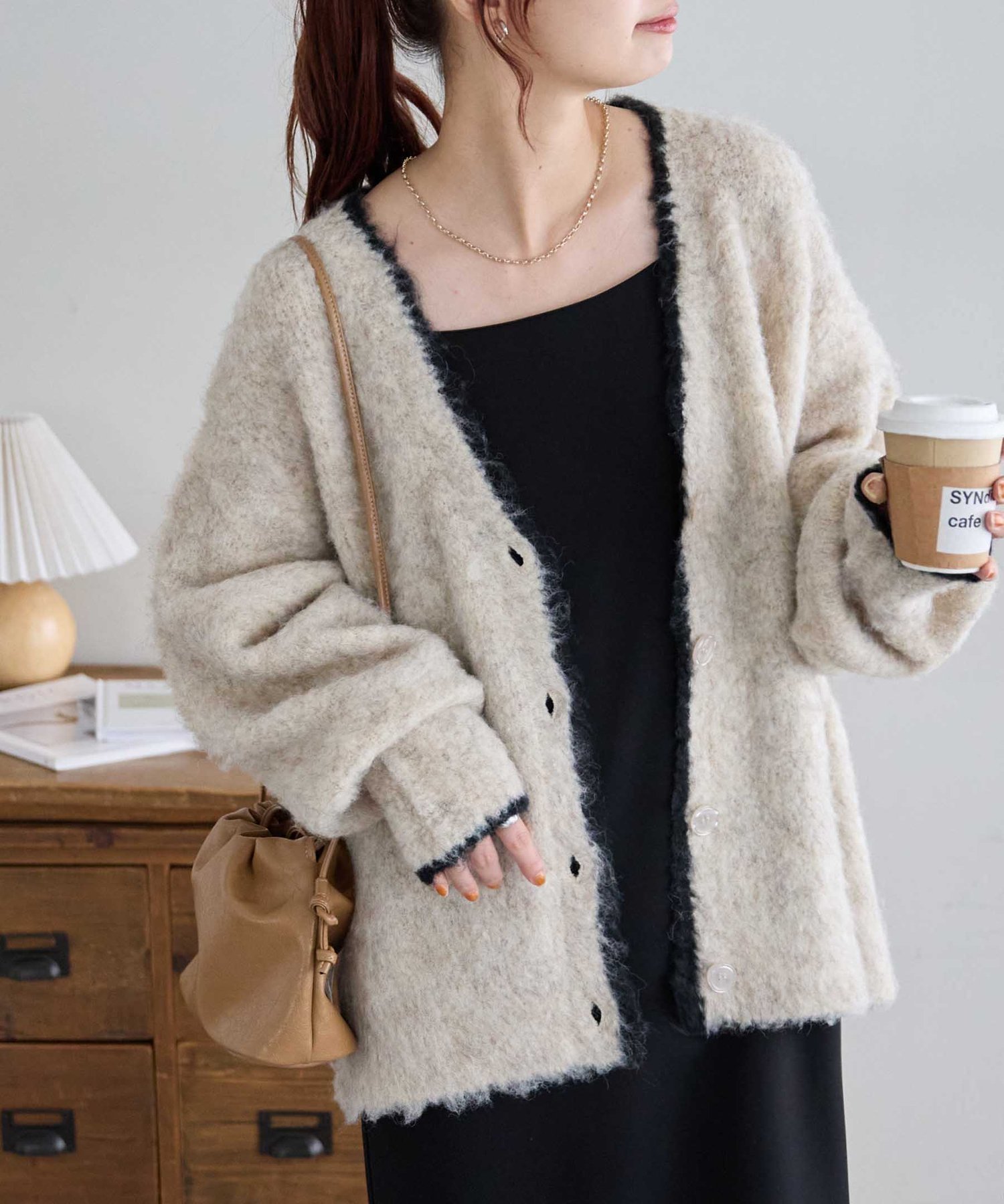 【ディスコート/Discoat】の【新色追加!/WEB限定】MIXブークレシャギー配色Vネックカーディガン インテリア・キッズ・メンズ・レディースファッション・服の通販 founy(ファニー) 　ファッション　Fashion　レディースファッション　Fashion for Women　トップス・カットソー　Cut & Sew Tops　カーディガン・羽織り　Layered Style Cardigans　Vネックトップス　V-Neck Tops / V-Cut Neckline Shirts　カーディガン　Cardigan, Knitwear　キャミソール　Camisole, Spaghetti Strap Top　吸水　Absorbent, Quick-Dry　スラックス　Slacks, Dress Pants　タンク　Tank Top, Sleeveless Top　タートル　Turtleneck, Turtle Collar　デニム　Denim, Jeans Material　ミックス　Mix, Mixed Style　A/W・秋冬　Autumn/Winter　おすすめ　Recommended / Our Picks　ライトベージュ|ID: prp329100004787264 ipo3291000000035171031