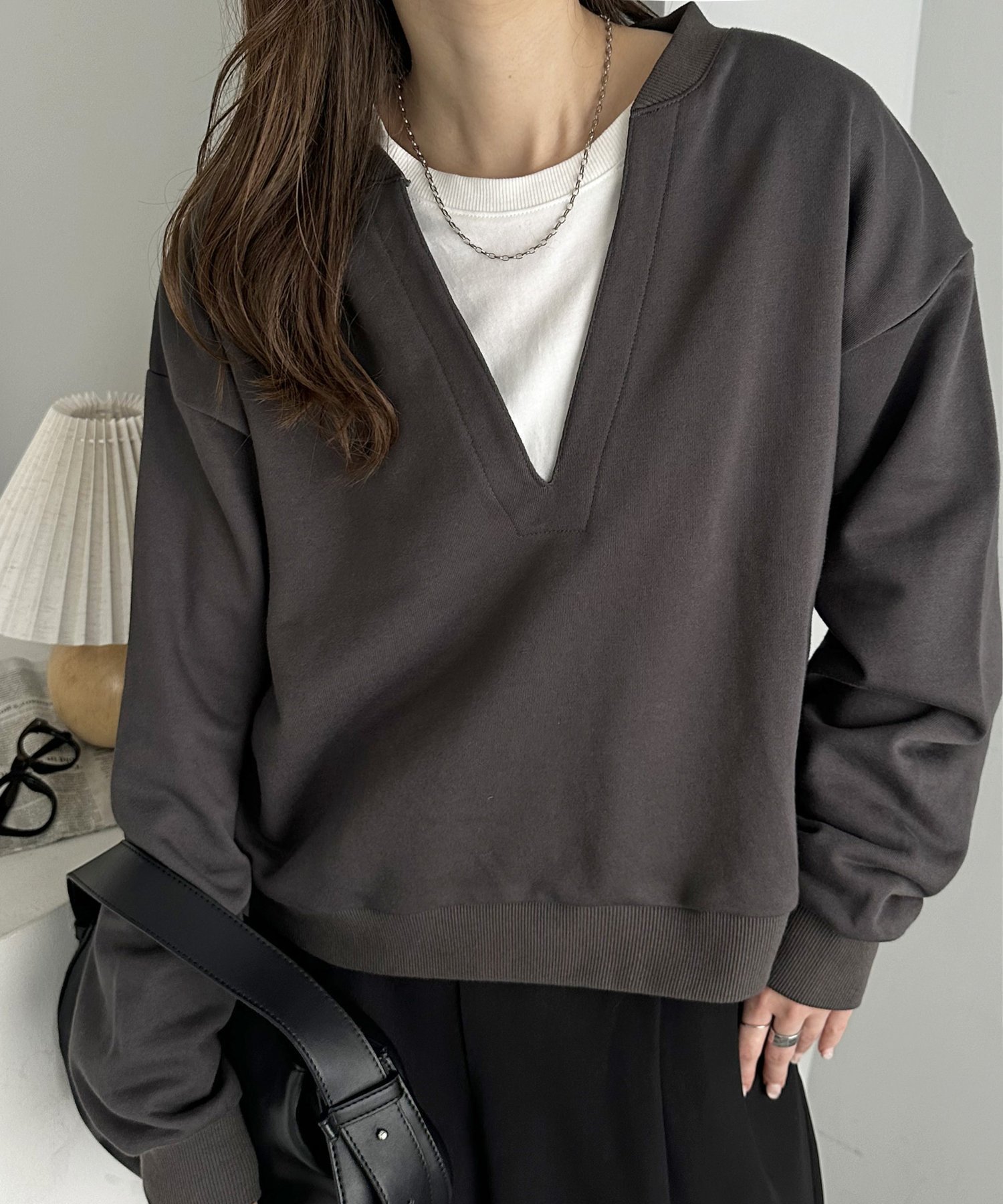 【ディスコート/Discoat】の【新色追加!/WEB限定】深Vショート丈スウェット インテリア・キッズ・メンズ・レディースファッション・服の通販 founy(ファニー) 　ファッション　Fashion　レディースファッション　Fashion for Women　トップス・カットソー　Cut & Sew Tops　レディースパーカー・カジュアルフーディー　Casual Hoodies & Sweatshirts　スウェット・クルーネックトップス　Sweatshirts & Crewnecks / Relaxed Fit Sweat Tops　おすすめ　Recommended / Our Picks　キャミソール　Camisole, Spaghetti Strap Top　キャミワンピース　Cami Dress, Slip Dress　ショート　Short, Short Length　シンプル　Simple, Minimal　スウェット / スエット　Sweatshirt, Sweatwear　タートルネック　Turtleneck, High Neck　フレア　Flare, Flared　チャコールグレー|ID: prp329100004787277 ipo3291000000034943270