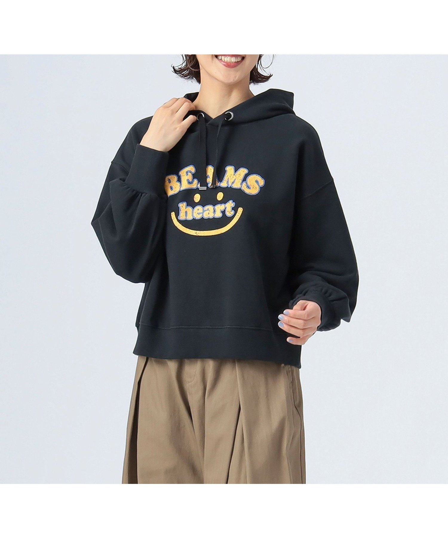 【ビームス ハート/BEAMS HEART】のカレッジ スマイル パーカー インテリア・キッズ・メンズ・レディースファッション・服の通販 founy(ファニー) 　ファッション　Fashion　レディースファッション　Fashion for Women　トップス・カットソー　Cut & Sew Tops　レディースパーカー・カジュアルフーディー　Casual Hoodies & Sweatshirts　おすすめ　Recommended / Our Picks　キャップ　Cap, Baseball Cap　スニーカー　Sneakers, Trainers　デニム　Denim, Jeans Material　バランス　Balance, Style Balance　パーカー　Hoodie, Parka　フェミニン　Feminine, Girly　プリント　Print, Printed Pattern　プリーツ　Pleats, Pleated　リラックス　Relax, Relaxed Fit　ロング　Long, Long-Length　BLACK|ID: prp329100004787315 ipo3291000000035198803