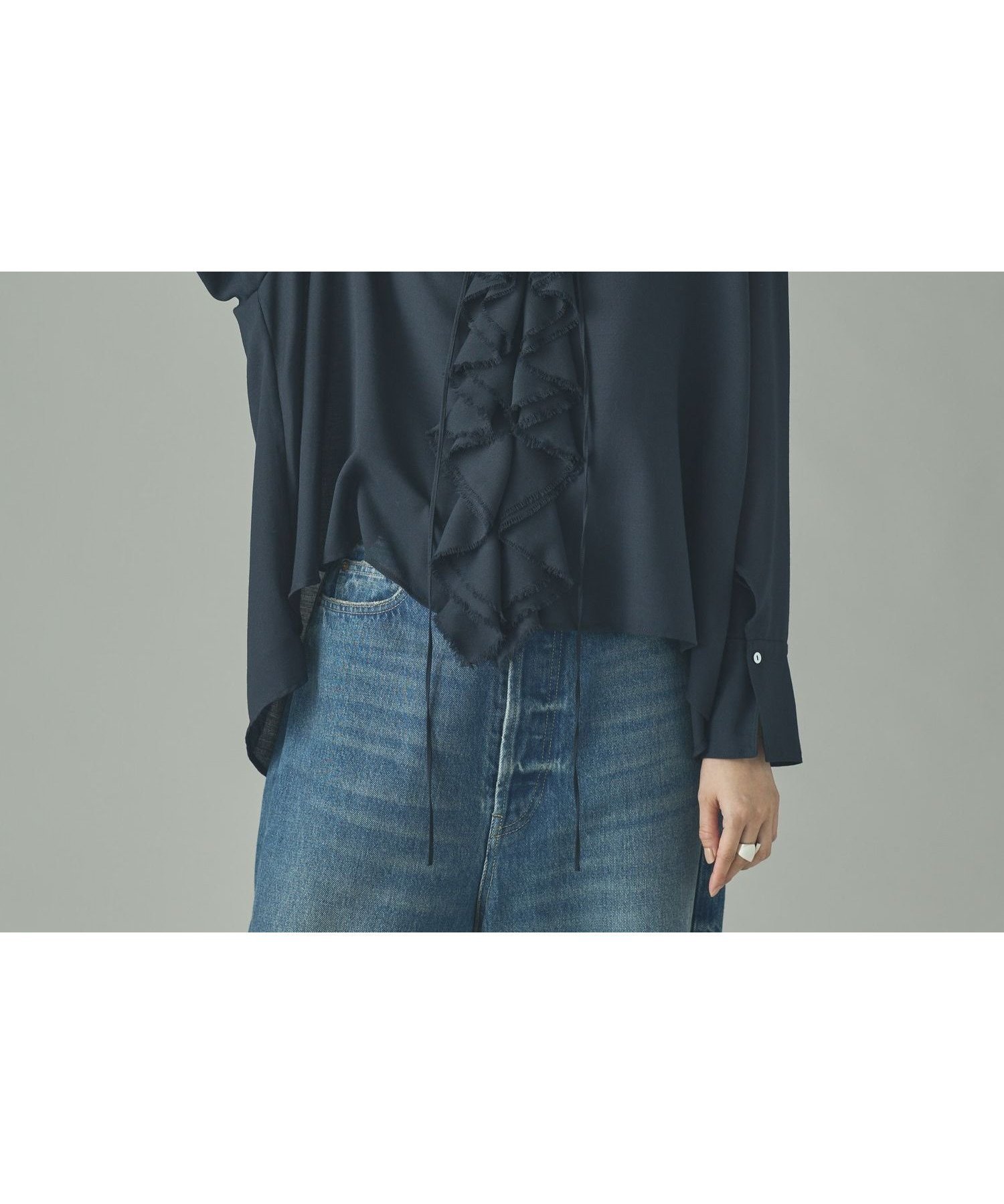 【カレンソロジー/Curensology】のウールMIXビエラフリルブラウス インテリア・キッズ・メンズ・レディースファッション・服の通販 founy(ファニー) 　ファッション　Fashion　レディースファッション　Fashion for Women　トップス・カットソー　Cut & Sew Tops　シャツ・ブラウス・オフィスカジュアル　Elegant Blouses & Button-Ups　インナー　Innerwear　エレガント 上品　Elegant　カーディガン　Cardigan, Knitwear　ジャケット　Jacket, Outerwear　スリーブ　Sleeve, Long Sleeve / Short Sleeve　人気　Popular, Best Seller　バランス　Balance, Style Balance　フリル　Frill, Ruffle　ロング　Long, Long-Length　おすすめ　Recommended / Our Picks　ネイビー|ID: prp329100004787334 ipo3291000000034871428