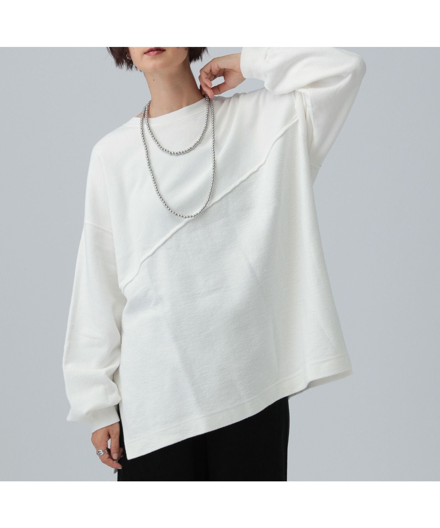 【レプシィム ローリーズファーム/LEPSIM LOWRYS FARM】のロゴパッチリメイク裏毛プルオーバー インテリア・キッズ・メンズ・レディースファッション・服の通販 founy(ファニー) 　ファッション　Fashion　レディースファッション　Fashion for Women　トップス・カットソー　Cut & Sew Tops　カジュアルプルオーバー・ニットトップス　Pullovers & Knit Tops / Casual Pullovers　シンプル　Simple, Minimal　パッチ　Patch, Appliqué　プリント　Print, Printed Pattern　リメイク　Remake, Reconstructed　オフホワイト05|ID: prp329100004787355 ipo3291000000034771698