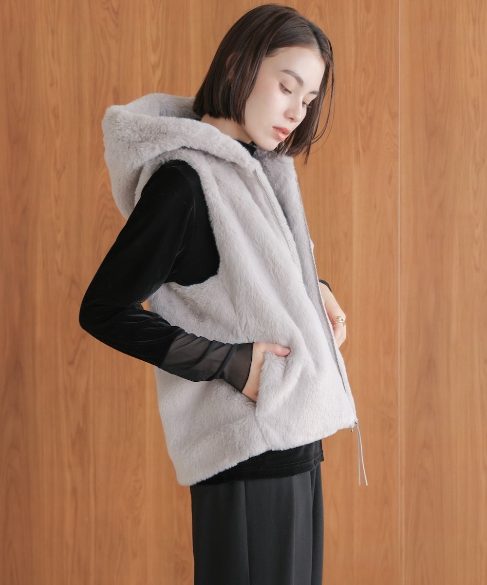 【バブ ブージュルード/Bab Bou Jeloud】のフェイクシープフード付ファーベスト インテリア・キッズ・メンズ・レディースファッション・服の通販 founy(ファニー) ファッション Fashion レディースファッション Fashion for Women アウター Coat / Outerwear Collection トップス・カットソー Cut & Sew Tops ベスト&ジレ / 重ね着スタイル Vests & Gilets なめらか Smooth, Silky Texture エレガント 上品 Elegant バランス Balance, Style Balance フェイクファー Faux Fur, Imitation Fur ベスト Vest, Waistcoat 再入荷 Restock / Back in Stock A/W・秋冬 Autumn/Winter L.GRAY|ID: prp329100004787377 ipo3291000000034747136