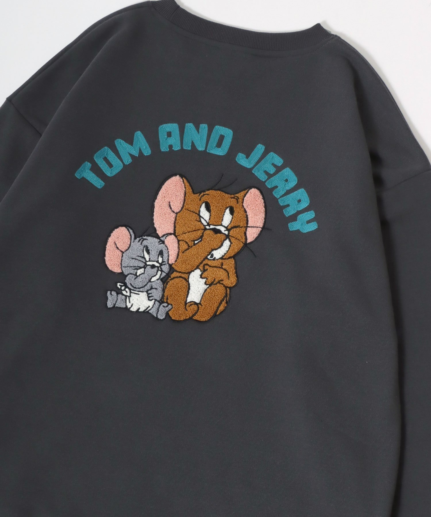 【マルカワ/MARUKAWA】のTom and Jerry トムとジェリー トレーナー メンズ スウェット 裏起毛 オーバーサイズ インテリア・キッズ・メンズ・レディースファッション・服の通販 founy(ファニー) 　ファッション　Fashion　レディースファッション　Fashion for Women　トップス・カットソー　Cut & Sew Tops　レディースパーカー・カジュアルフーディー　Casual Hoodies & Sweatshirts　スウェット・クルーネックトップス　Sweatshirts & Crewnecks / Relaxed Fit Sweat Tops　カーゴパンツ　Cargo Pants, Utility Pants　キャップ　Cap, Baseball Cap　キャラクター　Character, Licensed Characters　コンビ　Combo, Combination Style　サッカー　Seersucker, Summer Fabric　サロペット　Overalls, Salopette　シアー　Sheer, See-Through　シフォン　Chiffon, Lightweight Fabric　ショルダー　Shoulder, Shoulder Strap　ジャケット　Jacket, Outerwear　ジーンズ　Jeans, Denim Pants　スウェット / スエット　Sweatshirt, Sweatwear　スニーカー　Sneakers, Trainers　スポーツ　Sports, Activewear　ダウン　Down, Puffer　チュール　Tulip, Tulip Motif　デニム　Denim, Jeans Material　トレンド　Trend, Trending Now　トレーナー　Sweatshirt, Trainer　ネコ　Cat, Feline Motif　パターン　Pattern, Design Print　パーカー　Hoodie, Parka　ビッグ　Big, Oversized　プリント　Print, Printed Pattern　マーメイド　Mermaid, Fishtail Silhouette　ブラック系その他4|ID: prp329100004787383 ipo3291000000034781569