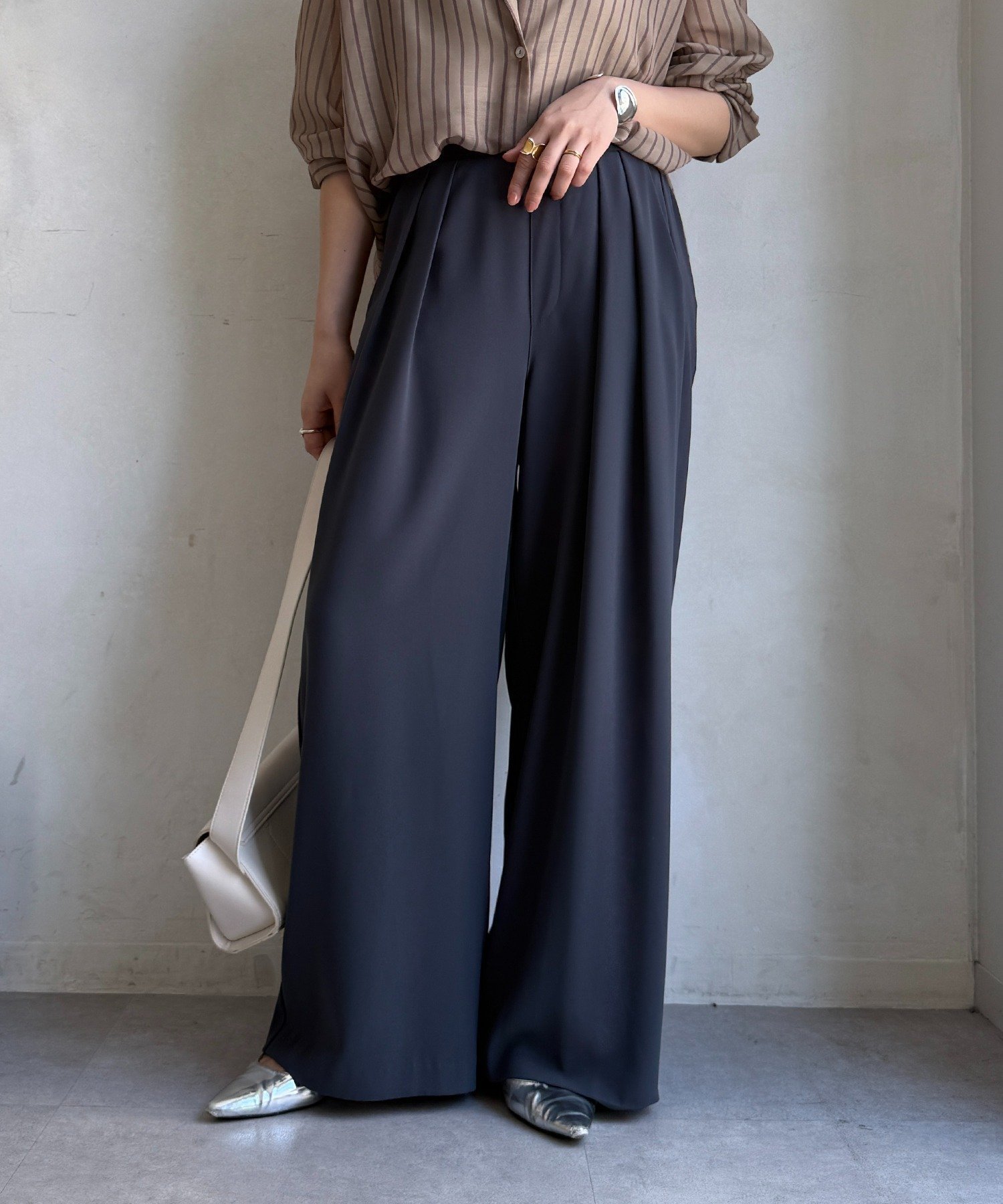 【ドゥドゥ/DouDou】の【累計販売数3万枚突破/20色4サイズ展開!】タックワイドパンツ インテリア・キッズ・メンズ・レディースファッション・服の通販 founy(ファニー) 　ファッション　Fashion　レディースファッション　Fashion for Women　パンツ　Pants & Trousers　スマート　Smart, Elegant　雑誌　Magazine, Fashion Magazine　フロント　Front, Front Design　A/W・秋冬　Autumn/Winter　冬　Winter / This Winter　再入荷　Restock / Back in Stock　2025年　2025　2025-2026秋冬・A/W　Autumn/Winter 2025–26 AW25–26　グレー|ID: prp329100004787432 ipo3291000000035648624