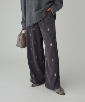 【バビロン/BABYLONE / KIDS】の花刺繍イージーパンツ 人気、トレンドファッション・服の通販 founy(ファニー) ファッション Fashion キッズファッション Fashion for Kids ボトムス Bottoms コンパクト Compact, Small Size サテン Satin, Glossy Fabric シンプル Simple, Minimal スパンコール Sequins, Sequin Embellishment フラワー Flower, Floral ポケット Pocket, Pocket Detail 冬 Winter / This Winter 再入荷 Restock / Back in Stock おすすめ Recommended / Our Picks |ID:prp329100004787504