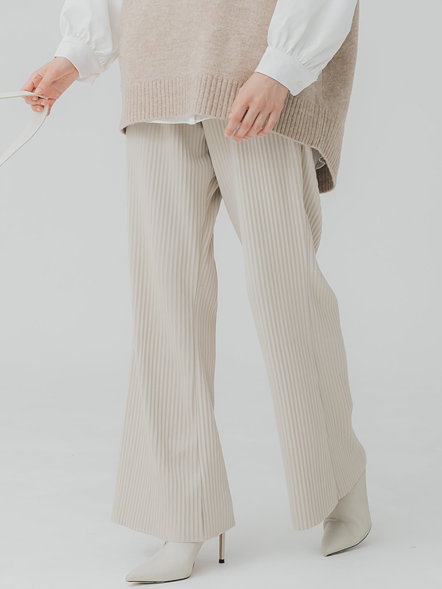 【コカ/COCA】の【新色追加】スムースリブパンツ インテリア・キッズ・メンズ・レディースファッション・服の通販 founy(ファニー) ファッション Fashion レディースファッション Fashion for Women パンツ Pants & Trousers シンプル Simple, Minimal スウェット / スエット Sweatshirt, Sweatwear フレア Flare, Flared プリーツ Pleats, Pleated ベーシック Basic, Essential ボトム Bottoms, Lower Wear ポケット Pocket, Pocket Detail 無地 Plain, Solid Color リラックス Relax, Relaxed Fit ロング Long, Long-Length おすすめ Recommended / Our Picks 2025年 2025 2025-2026秋冬・A/W Autumn/Winter 2025–26 AW25–26 Lt.beige|ID: prp329100004787534 ipo3291000000034893702