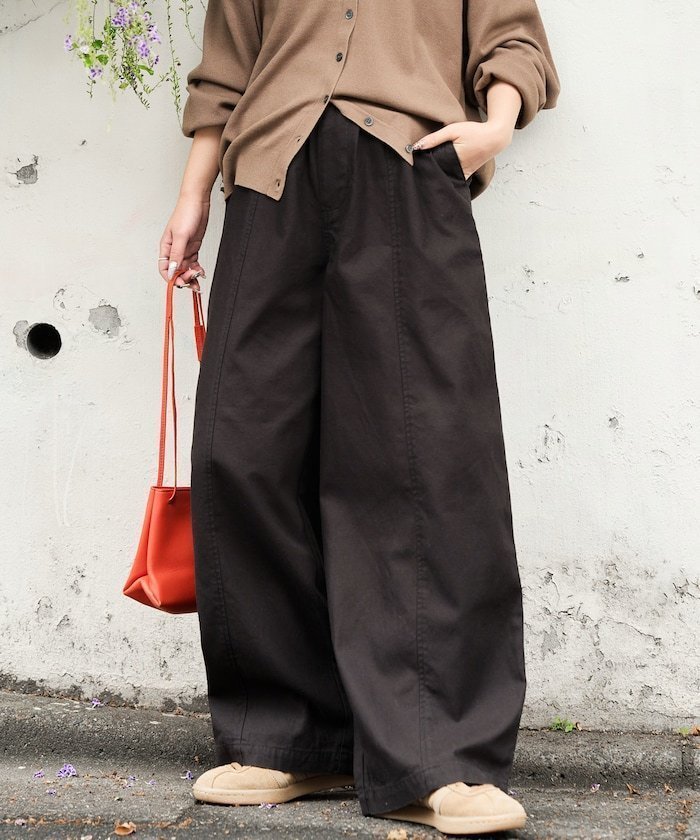 【フリークスストア/FREAK'S STORE】のイージー ボリューム バックツイル パンツ【限定展開】 25AW インテリア・キッズ・メンズ・レディースファッション・服の通販 founy(ファニー) 　ファッション　Fashion　レディースファッション　Fashion for Women　パンツ　Pants & Trousers　バッグ　Bags　キャップ　Cap, Baseball Cap　コンパクト　Compact, Small Size　巾着　Drawstring Bag, Kinchaku　シンプル　Simple, Minimal　スウェット / スエット　Sweatshirt, Sweatwear　ポケット　Pocket, Pocket Detail　ワイド　Wide, Wide Fit　ワーク　Workwear, Utility Style　A/W・秋冬　Autumn/Winter　冬　Winter / This Winter　おすすめ　Recommended / Our Picks　2025年　2025　2025-2026秋冬・A/W　Autumn/Winter 2025–26 AW25–26　ブラック|ID: prp329100004787548 ipo3291000000035120039