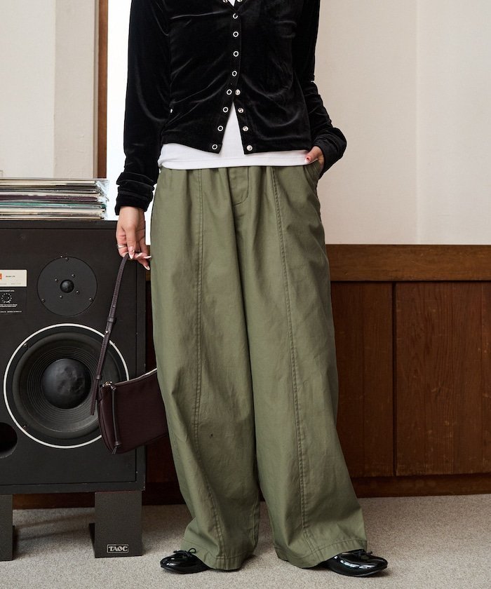 【フリークスストア/FREAK'S STORE】のイージー ボリューム バックツイル パンツ【限定展開】 25AW インテリア・キッズ・メンズ・レディースファッション・服の通販 founy(ファニー) 　ファッション　Fashion　レディースファッション　Fashion for Women　パンツ　Pants & Trousers　バッグ　Bags　キャップ　Cap, Baseball Cap　コンパクト　Compact, Small Size　巾着　Drawstring Bag, Kinchaku　シンプル　Simple, Minimal　スウェット / スエット　Sweatshirt, Sweatwear　ポケット　Pocket, Pocket Detail　ワイド　Wide, Wide Fit　ワーク　Workwear, Utility Style　A/W・秋冬　Autumn/Winter　冬　Winter / This Winter　おすすめ　Recommended / Our Picks　2025年　2025　2025-2026秋冬・A/W　Autumn/Winter 2025–26 AW25–26　オリーブ|ID: prp329100004787548 ipo3291000000035120042