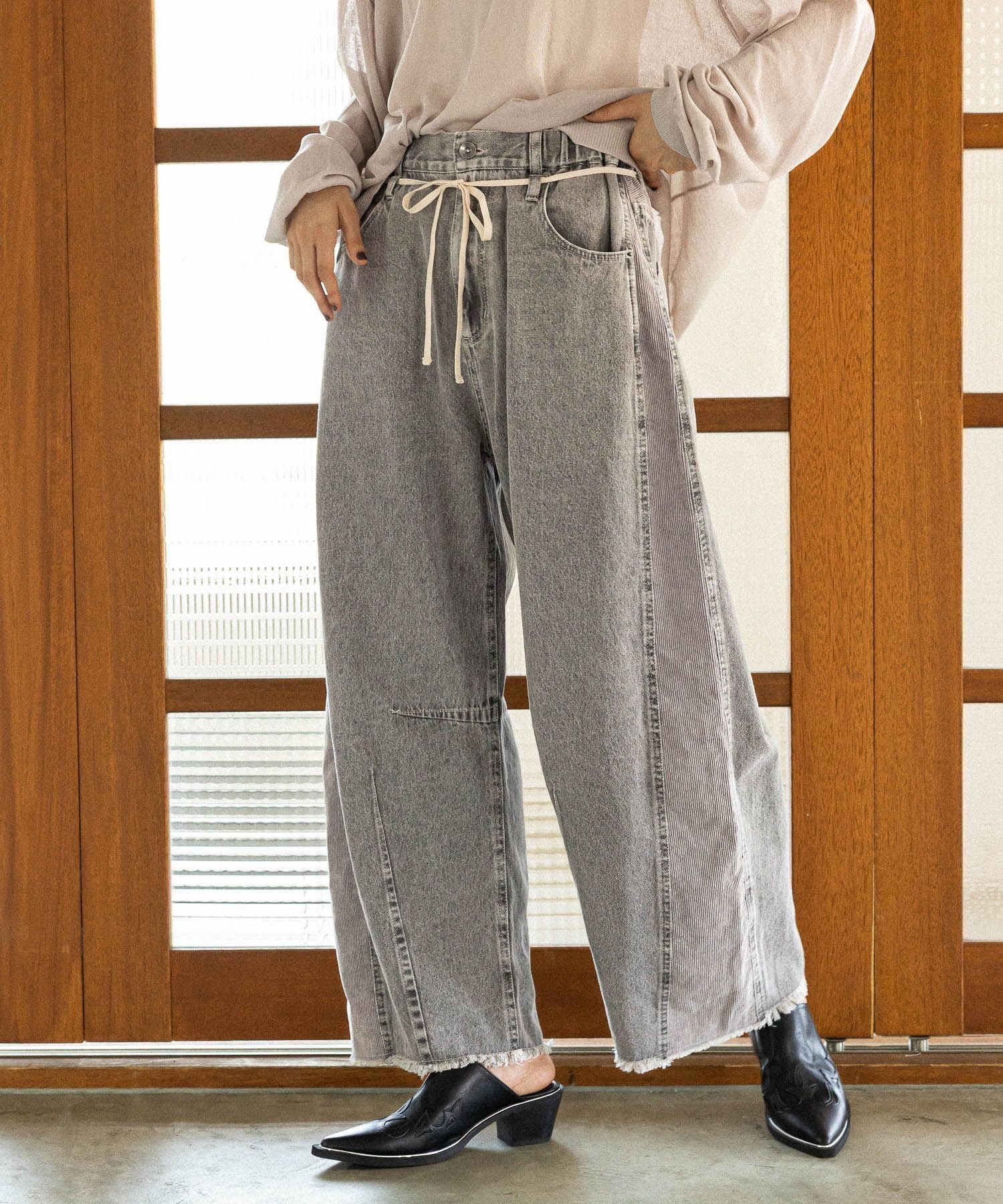 【ニコアンド/niko and】の【一部店舗限定カラーあり】リメイク風コンビバレルパンツ インテリア・キッズ・メンズ・レディースファッション・服の通販 founy(ファニー) 　ファッション　Fashion　レディースファッション　Fashion for Women　パンツ　Pants & Trousers　おすすめ　Recommended / Our Picks　カーディガン　Cardigan, Knitwear　コンパクト　Compact, Small Size　コーデュロイ　Corduroy, Cord Fabric　スウェット / スエット　Sweatshirt, Sweatwear　タートルネック　Turtleneck, High Neck　テーパード　Tapered, Tapered Pants　デニム　Denim, Jeans Material　ドッキング　Docking, Mixed Material　フォルム　Silhouette, Form　リメイク　Remake, Reconstructed　リラックス　Relax, Relaxed Fit　ロング　Long, Long-Length　定番　Standard, Basic Item　A/W・秋冬　Autumn/Winter　グレーデニムベージュ|ID: prp329100004787564 ipo3291000000035131899