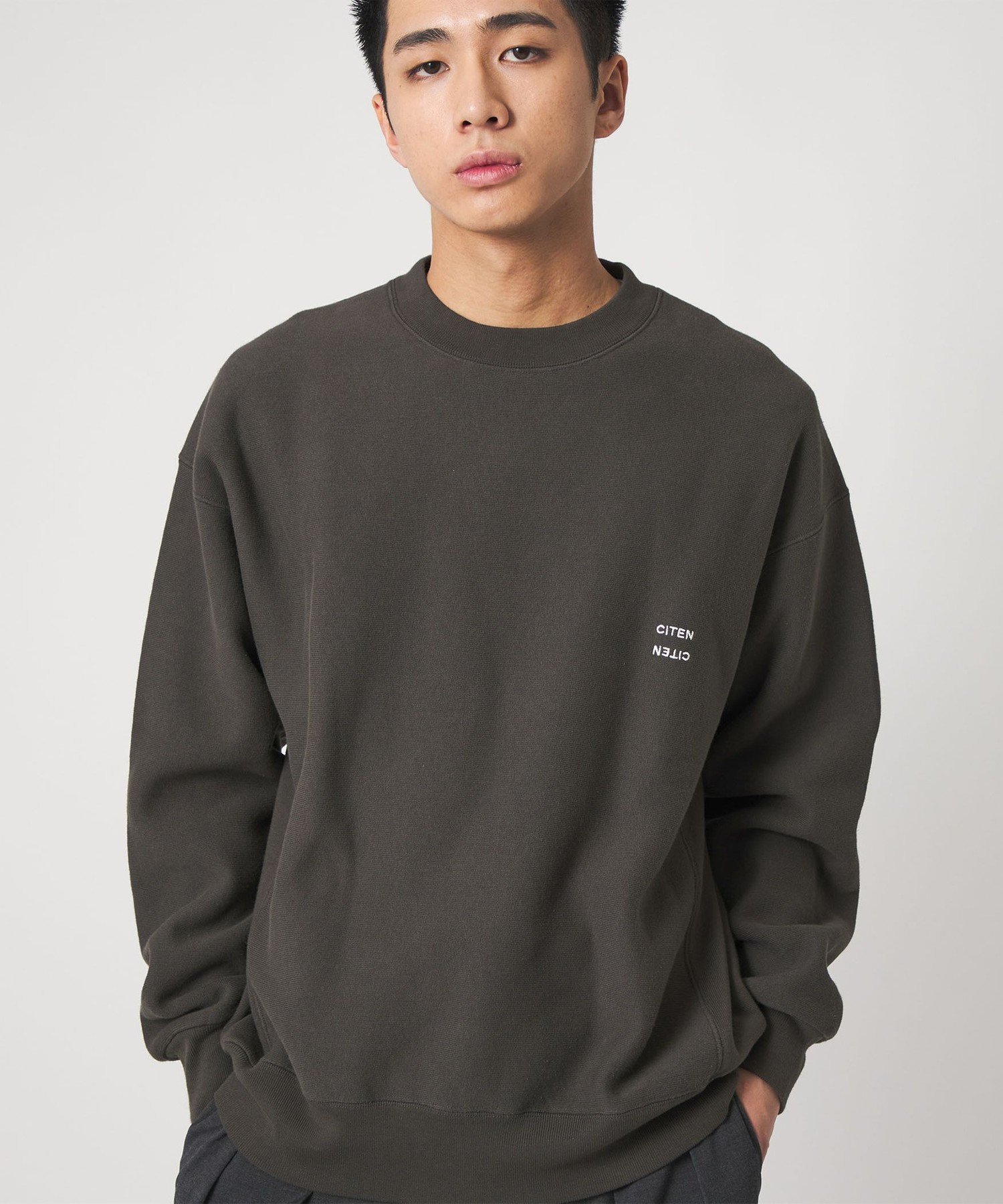 【シテン/CITEN】のCITEN ヒュージリバース スウェットシャツ 人気、トレンドファッション・服の通販 founy(ファニー) ファッション Fashion レディースファッション Fashion for Women トップス・カットソー Cut & Sew Tops シャツ・ブラウス・オフィスカジュアル Elegant Blouses & Button-Ups レディースパーカー・カジュアルフーディー Casual Hoodies & Sweatshirts スウェット・クルーネックトップス Sweatshirts & Crewnecks / Relaxed Fit Sweat Tops コンパクト Compact, Small Size ジャケット Jacket, Outerwear スウェット / スエット Sweatshirt, Sweatwear セットアップ Set-Up, Coordinated Outfit バランス Balance, Style Balance フィット Fit, Slim Fit おすすめ Recommended / Our Picks エレガント 上品 Elegant other-1|ID: prp329100004787590 ipo3291000000034977713