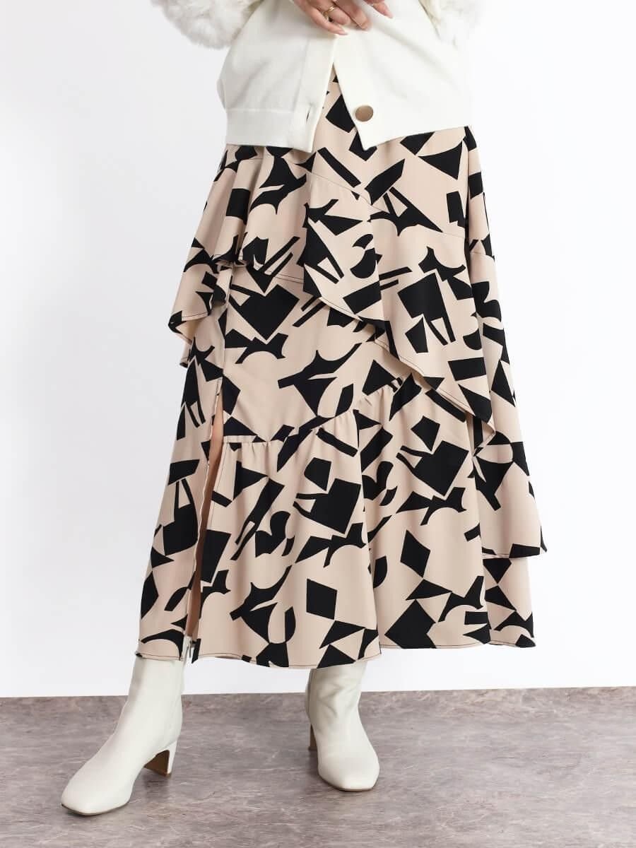 【ヴァン/Vin】のジオメトリックランダムティアードスカート インテリア・キッズ・メンズ・レディースファッション・服の通販 founy(ファニー) 　ファッション　Fashion　レディースファッション　Fashion for Women　スカート　Skirts　ティアードスカート　Tiered Skirts　エレガント 上品　Elegant　カーディガン　Cardigan, Knitwear　シンプル　Simple, Minimal　スリット　Slit, Slit Detail　フレア　Flare, Flared　モダン　Modern, Contemporary　ランダム　Random, Irregular　ベージュ|ID: prp329100004787622 ipo3291000000034927343