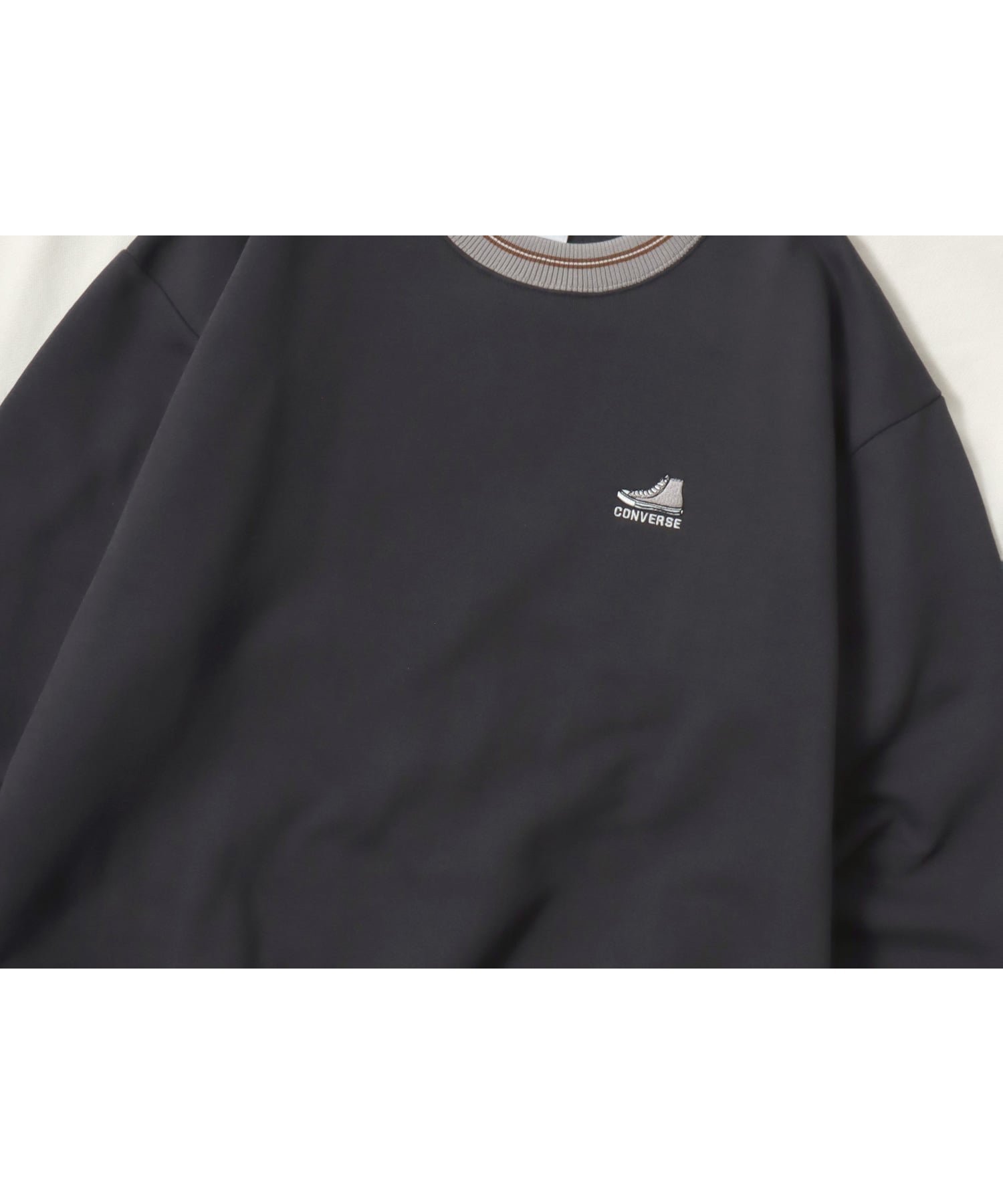 【ラザル/LAZAR】のCONVERSE コンバース 別注 スウェット トレーナー オーバーサイズ 裏起毛 レディース メンズ インテリア・キッズ・メンズ・レディースファッション・服の通販 founy(ファニー) 　ファッション　Fashion　レディースファッション　Fashion for Women　トップス・カットソー　Cut & Sew Tops　レディースパーカー・カジュアルフーディー　Casual Hoodies & Sweatshirts　スウェット・クルーネックトップス　Sweatshirts & Crewnecks / Relaxed Fit Sweat Tops　インナー　Innerwear　カーゴパンツ　Cargo Pants, Utility Pants　カーディガン　Cardigan, Knitwear　キャップ　Cap, Baseball Cap　キャラクター　Character, Licensed Characters　キャンバス　Canvas, Canvas Fabric　シューズ　Shoes, Footwear　シンプル　Simple, Minimal　ジャケット　Jacket, Outerwear　スウェット / スエット　Sweatshirt, Sweatwear　スタンダード　Standard, Basic　ストライプ　Stripe, Striped Pattern　スニーカー　Sneakers, Trainers　スポーツ　Sports, Activewear　スラックス　Slacks, Dress Pants　セットアップ　Set-Up, Coordinated Outfit　センター　Center, Center Line　ダウン　Down, Puffer　デニム　Denim, Jeans Material　トレンド　Trend, Trending Now　トレーナー　Sweatshirt, Trainer　定番　Standard, Basic Item　人気　Popular, Best Seller　バスケット　Basket, Basket Bag　パーカー　Hoodie, Parka　ブラック系その他2|ID: prp329100004787689 ipo3291000000034748473