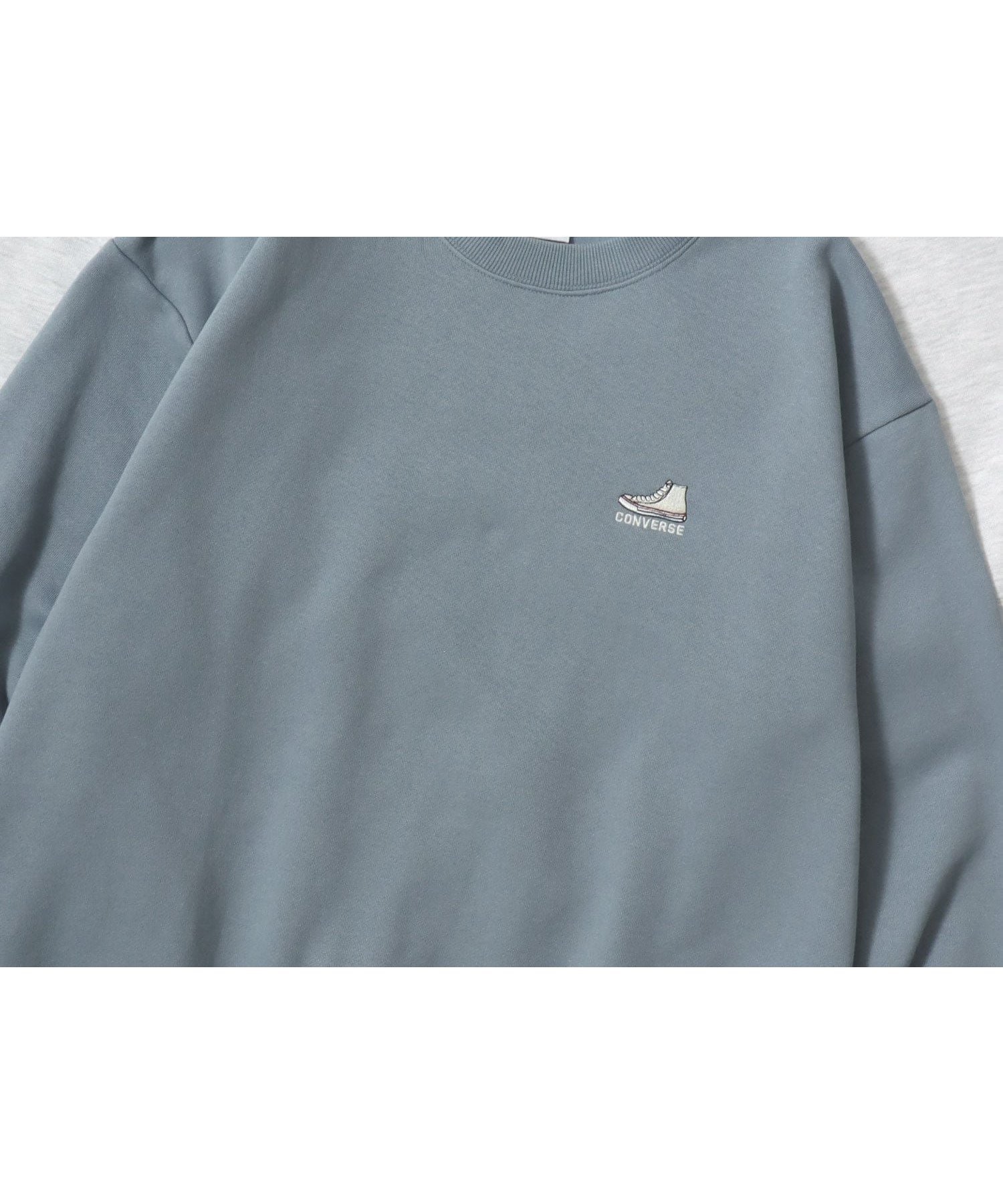 【ラザル/LAZAR】のCONVERSE コンバース 別注 スウェット トレーナー オーバーサイズ 裏起毛 レディース メンズ インテリア・キッズ・メンズ・レディースファッション・服の通販 founy(ファニー) 　ファッション　Fashion　レディースファッション　Fashion for Women　トップス・カットソー　Cut & Sew Tops　レディースパーカー・カジュアルフーディー　Casual Hoodies & Sweatshirts　スウェット・クルーネックトップス　Sweatshirts & Crewnecks / Relaxed Fit Sweat Tops　インナー　Innerwear　カーゴパンツ　Cargo Pants, Utility Pants　カーディガン　Cardigan, Knitwear　キャップ　Cap, Baseball Cap　キャラクター　Character, Licensed Characters　キャンバス　Canvas, Canvas Fabric　シューズ　Shoes, Footwear　シンプル　Simple, Minimal　ジャケット　Jacket, Outerwear　スウェット / スエット　Sweatshirt, Sweatwear　スタンダード　Standard, Basic　ストライプ　Stripe, Striped Pattern　スニーカー　Sneakers, Trainers　スポーツ　Sports, Activewear　スラックス　Slacks, Dress Pants　セットアップ　Set-Up, Coordinated Outfit　センター　Center, Center Line　ダウン　Down, Puffer　デニム　Denim, Jeans Material　トレンド　Trend, Trending Now　トレーナー　Sweatshirt, Trainer　定番　Standard, Basic Item　人気　Popular, Best Seller　バスケット　Basket, Basket Bag　パーカー　Hoodie, Parka　グレイッシュブルー|ID: prp329100004787689 ipo3291000000034748480