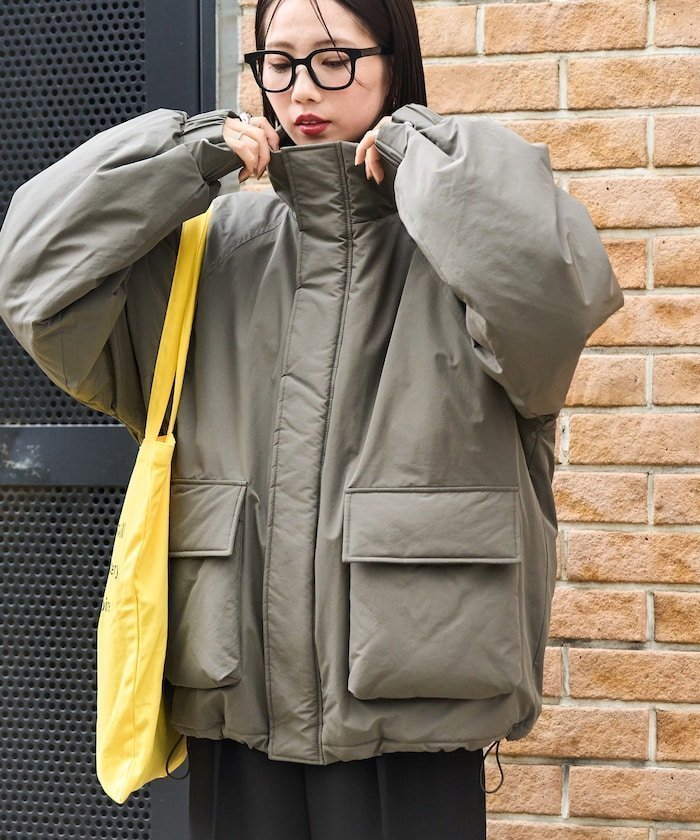 【フリークスストア/FREAK'S STORE】の中綿 ボリューム ブルゾン【限定展開】 25AW インテリア・キッズ・メンズ・レディースファッション・服の通販 founy(ファニー) 　ファッション　Fashion　レディースファッション　Fashion for Women　アウター　Coat / Outerwear Collection　ブルゾンジャケット・スポーティアウター　Blouson Jackets　2025年　2025　2025-2026秋冬・A/W　Autumn/Winter 2025–26 AW25–26　冬　Winter / This Winter　おすすめ　Recommended / Our Picks　スタンド　Stand Collar, Upright Stand　ストレート　Straight, Straight Cut　スラックス　Slacks, Dress Pants　スリーブ　Sleeve, Long Sleeve / Short Sleeve　デニム　Denim, Jeans Material　ドローコード　Drawcord, Drawstring Cord　ブルゾン　Blouson, Bomber Jacket　ポケット　Pocket, Pocket Detail　マーメイド　Mermaid, Fishtail Silhouette　A/W・秋冬　Autumn/Winter　オリーブ|ID: prp329100004787703 ipo3291000000036213091