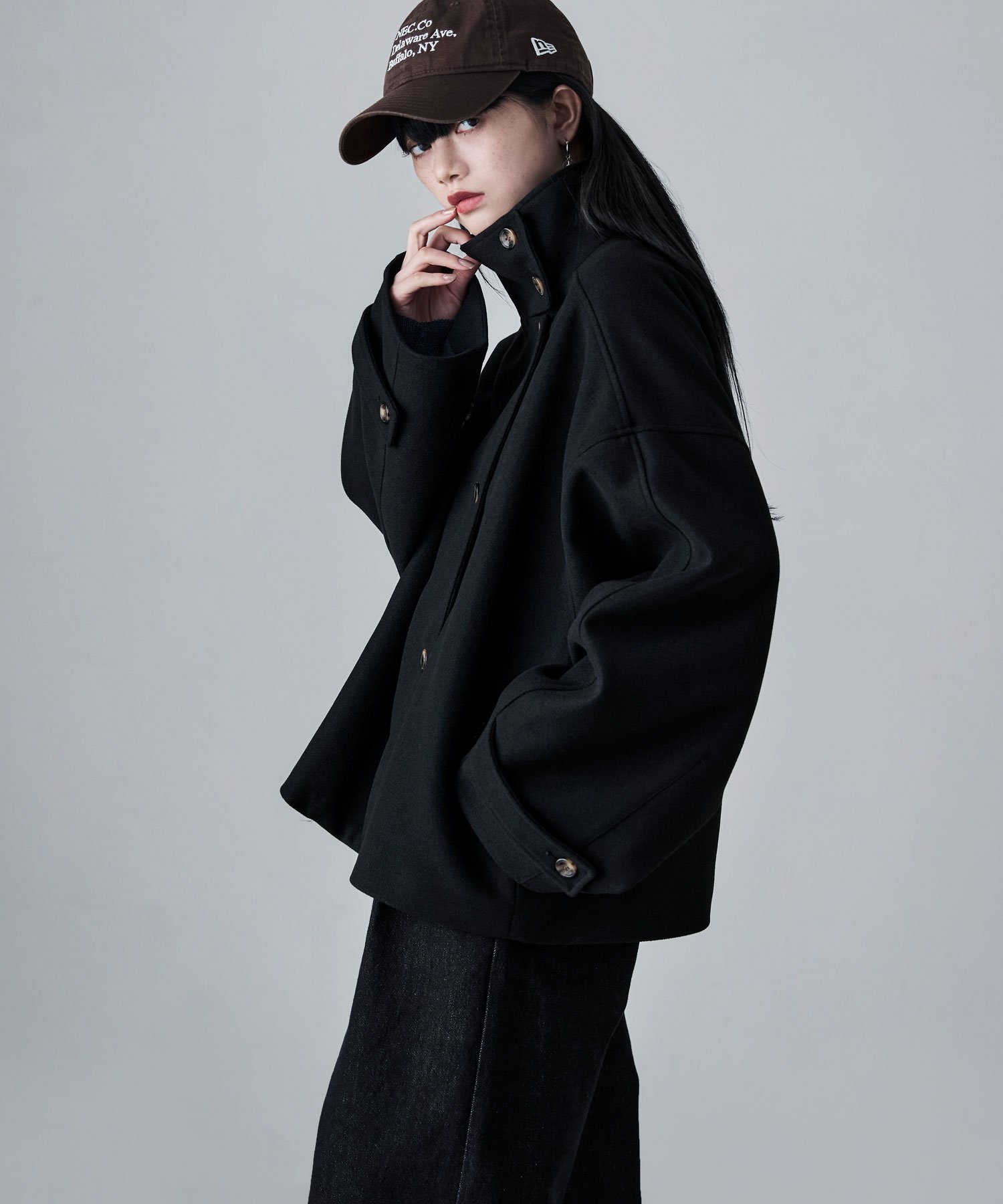 【ビーフラット/bflat】のスタンドカラーショートコート インテリア・キッズ・メンズ・レディースファッション・服の通販 founy(ファニー) ファッション Fashion レディースファッション Fashion for Women アウター Coat / Outerwear Collection コート・ロングコート・ピーコート Long Coats, Peacoats & More クラシカル Classical, Vintage-Inspired ショルダー Shoulder, Shoulder Strap ショート Short, Short Length ジャケット Jacket, Outerwear スウェット / スエット Sweatshirt, Sweatwear スタンド Stand Collar, Upright Stand トレンド Trend, Trending Now ドロップ Drop Shoulder, Dropped Style ポケット Pocket, Pocket Detail ワイド Wide, Wide Fit おすすめ Recommended / Our Picks ブラック|ID: prp329100004787865 ipo3291000000035152907