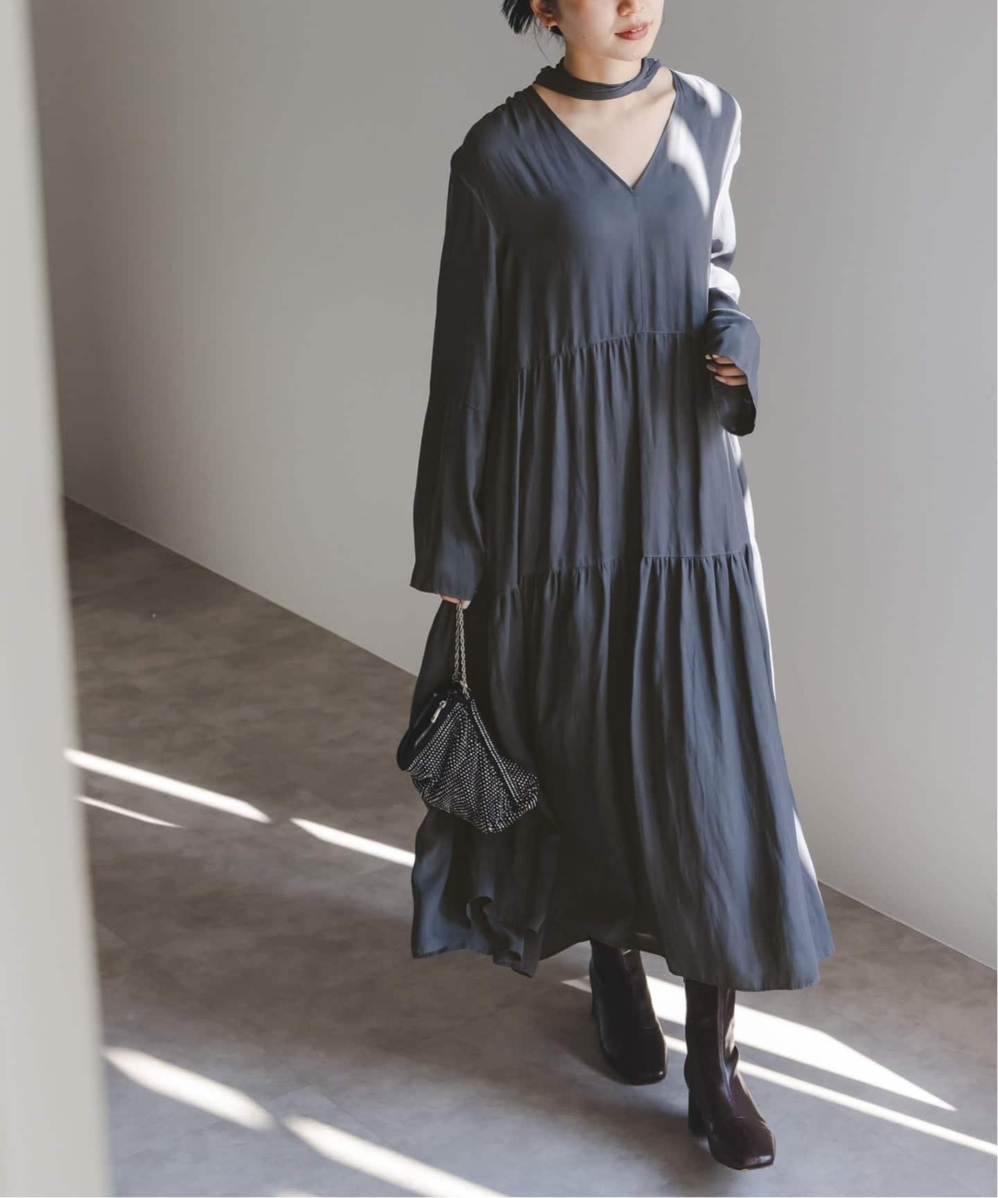 【ノーブル / スピック&スパン/NOBLE / Spick & Span】のティアードボウタイワンピース インテリア・キッズ・メンズ・レディースファッション・服の通販 founy(ファニー) 　ファッション　Fashion　レディースファッション　Fashion for Women　ワンピース　Dresses　おすすめ　Recommended / Our Picks　カーディガン　Cardigan, Knitwear　ジャケット　Jacket, Outerwear　デコルテ　Décolleté, Neckline　ロング　Long, Long-Length　エレガント 上品　Elegant　秋　Autumn　A/W・秋冬　Autumn/Winter　グレー|ID: prp329100004787911 ipo3291000000034930151