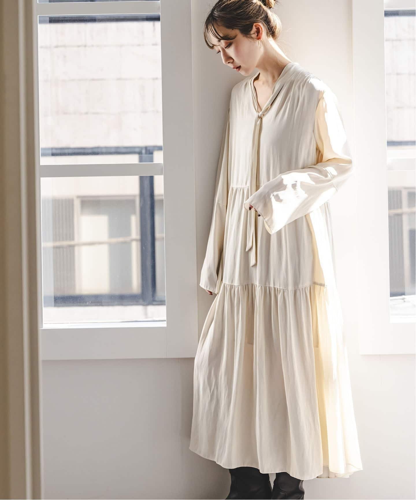 【ノーブル / スピック&スパン/NOBLE / Spick & Span】のティアードボウタイワンピース インテリア・キッズ・メンズ・レディースファッション・服の通販 founy(ファニー) 　ファッション　Fashion　レディースファッション　Fashion for Women　ワンピース　Dresses　おすすめ　Recommended / Our Picks　カーディガン　Cardigan, Knitwear　ジャケット　Jacket, Outerwear　デコルテ　Décolleté, Neckline　ロング　Long, Long-Length　エレガント 上品　Elegant　秋　Autumn　A/W・秋冬　Autumn/Winter　ナチュラル|ID: prp329100004787911 ipo3291000000034930152