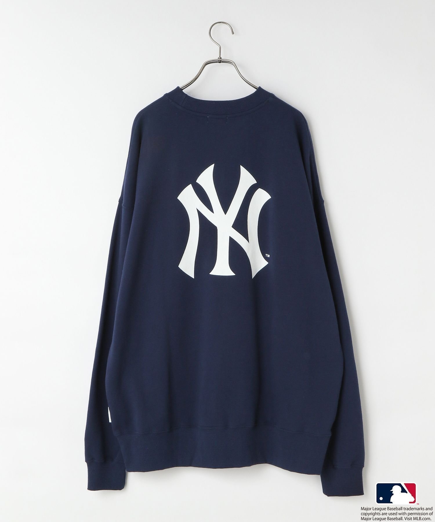 【ローリーズファーム/LOWRYS FARM】のMLBBIGスウェット インテリア・キッズ・メンズ・レディースファッション・服の通販 founy(ファニー) 　ファッション　Fashion　レディースファッション　Fashion for Women　トップス・カットソー　Cut & Sew Tops　レディースパーカー・カジュアルフーディー　Casual Hoodies & Sweatshirts　スウェット・クルーネックトップス　Sweatshirts & Crewnecks / Relaxed Fit Sweat Tops　スウェット / スエット　Sweatshirt, Sweatwear　ビッグ　Big, Oversized　ヤンキース|ID: prp329100004787956 ipo3291000000034791520