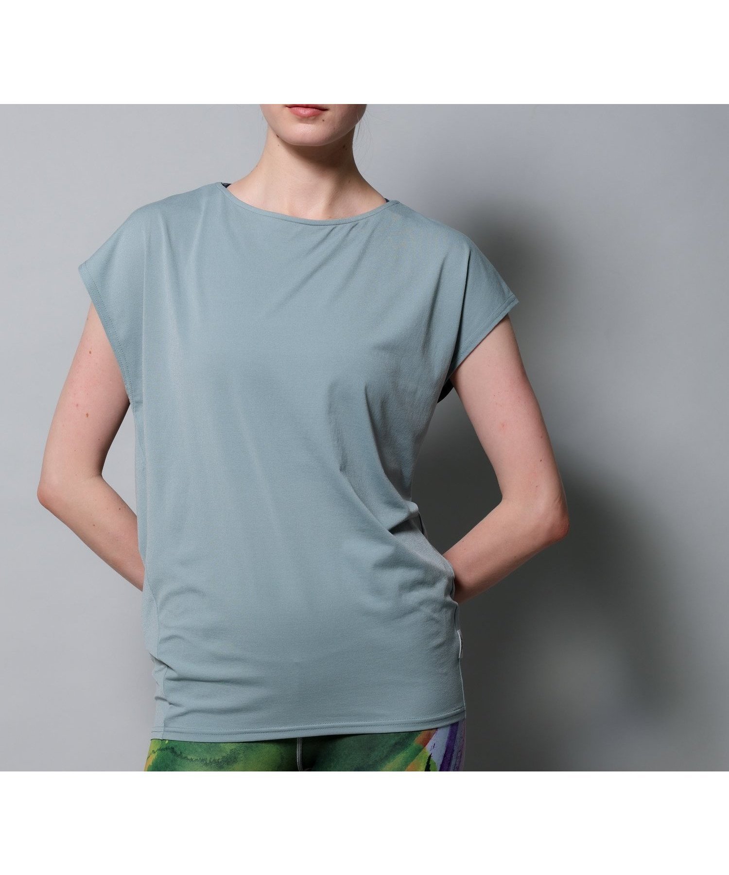 【ジュリエ/Julier】の【定番】ライトプライム バッククロスチュニック 人気、トレンドファッション・服の通販 founy(ファニー) 　ファッション　Fashion　レディースファッション　Fashion for Women　トップス・カットソー　Cut & Sew Tops　コレクション　Collection, Seasonal Line　シンプル　Simple, Minimal　ストレッチ　Stretch, Stretchy Fabric　ドレープ　Drape, Draping Fabric　定番　Standard, Basic Item　人気　Popular, Best Seller　半袖　Short Sleeve, Half Sleeve　無地　Plain, Solid Color　ヨガ　Yoga, Yoga Wear　ランニング　Running, Running Wear, Activewear, Jogging　リラックス　Relax, Relaxed Fit　ワーク　Workwear, Utility Style　夏　Summer　エレガント 上品　Elegant　 other-1|ID: prp329100004787968 ipo3291000000035101017