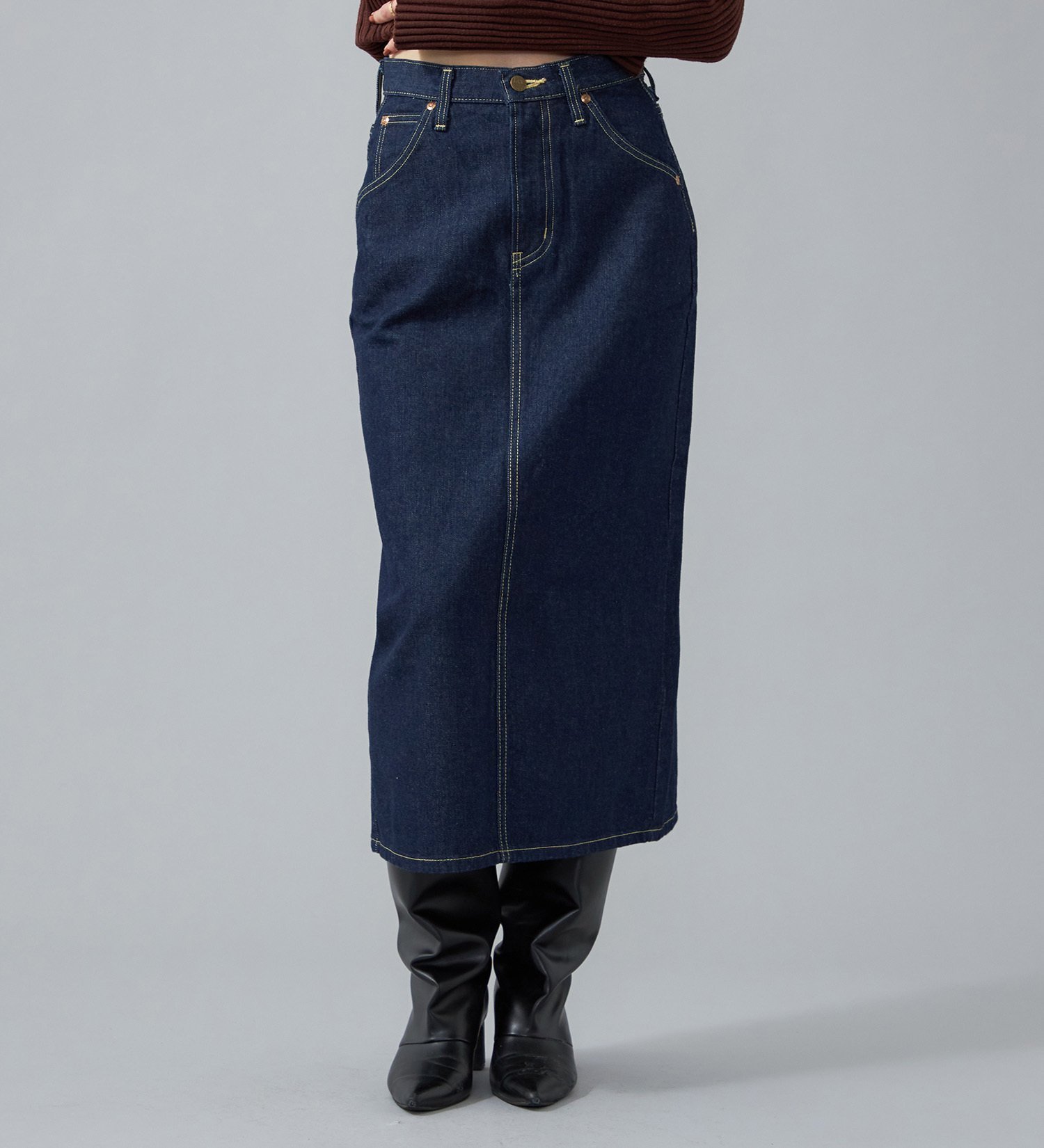 【エドウイン オンライン モール/EDWIN ONLINE MALL】のLee STANDARD WARDROBE スカート セットアップ可【スタイリスト樋口かほり着用】 インテリア・キッズ・メンズ・レディースファッション・服の通販 founy(ファニー) 　ファッション　Fashion　レディースファッション　Fashion for Women　セットアップ　Matching Sets　スカート・ミニ/ミディ/マキシ　Skirts / Mini, Midi & Maxi Skirts　シンプル　Simple, Minimal　スニーカー　Sneakers, Trainers　スリット　Slit, Slit Detail　セットアップ　Set-Up, Coordinated Outfit　デニム　Denim, Jeans Material　ミドル　Middle Length, Mid Height　エレガント 上品　Elegant　インディゴブルー|ID: prp329100004787970 ipo3291000000034998673