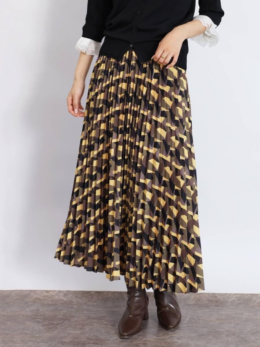 【ヴァン/Vin】のとろみプリーツスカート 人気、トレンドファッション・服の通販 founy(ファニー) 　ファッション　Fashion　レディースファッション　Fashion for Women　スカート　Skirts　プリーツスカート / 上品フェミニンスタイル　Pleated Skirts　とろみ　Fluid, Flowy Fabric　エレガント 上品　Elegant　カーディガン　Cardigan, Knitwear　クラシカル　Classical, Vintage-Inspired　コンパクト　Compact, Small Size　シューズ　Shoes, Footwear　タートルネック　Turtleneck, High Neck　バランス　Balance, Style Balance　フラット　Flat, Flat Shoes　プリント　Print, Printed Pattern　プリーツ　Pleats, Pleated　ロング　Long, Long-Length　秋　Autumn　 other-1|ID: prp329100004787989 ipo3291000000034965036