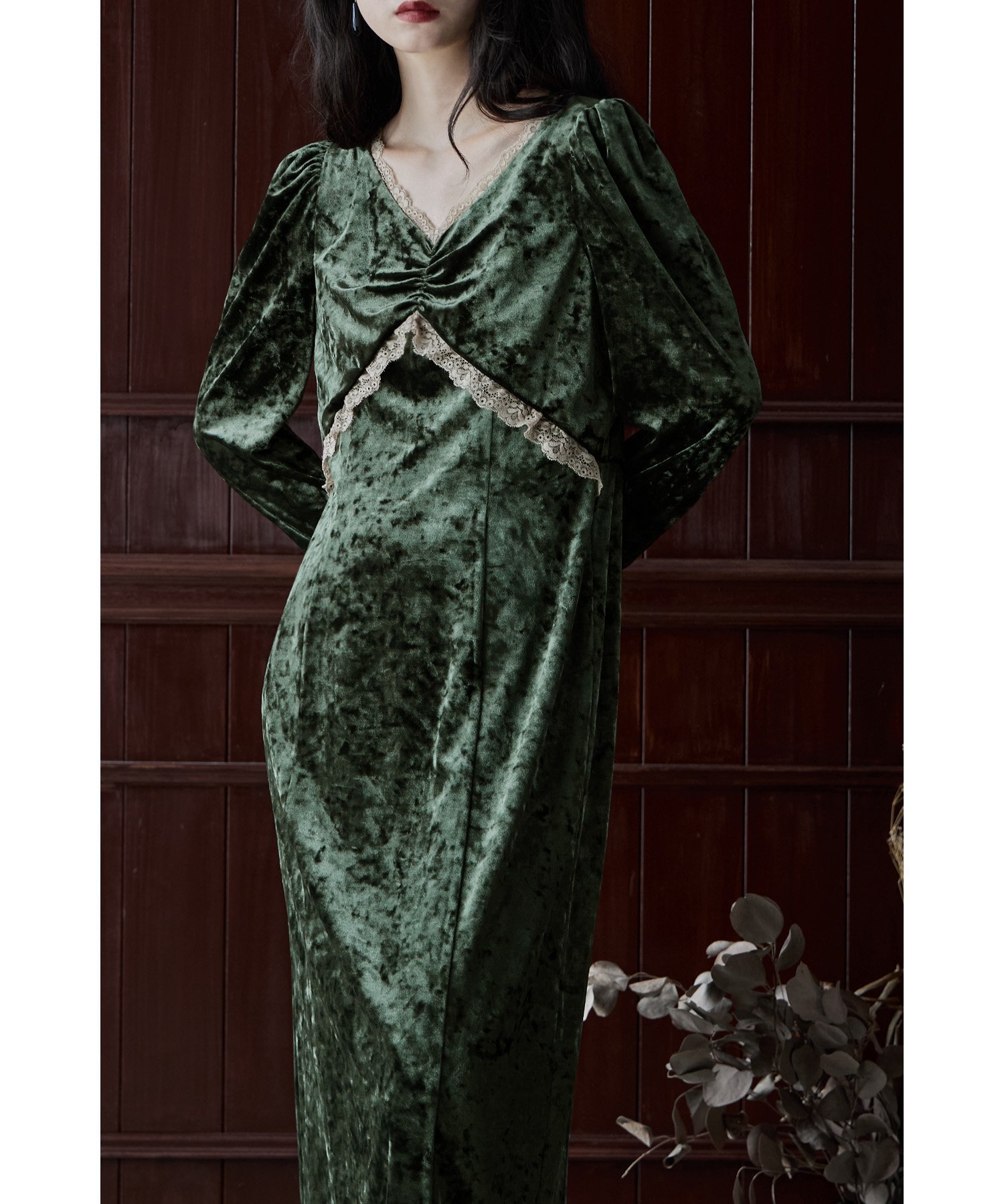 【ビーフラット/bflat】のクラッシュベロアランジェリー風ドレス インテリア・キッズ・メンズ・レディースファッション・服の通販 founy(ファニー) ファッション Fashion レディースファッション Fashion for Women ワンピース Dresses フォーマル・パーティードレス・結婚式用ドレス Elegant & Casual Dresses アクセサリー Fashion Accessories ギャザー Gathered, Ruffled スリーブ Sleeve, Long Sleeve / Short Sleeve デコルテ Décolleté, Neckline トレンド Trend, Trending Now ドレス Dress, One-Piece バランス Balance, Style Balance フリル Frill, Ruffle ベスト Vest, Waistcoat ベロア Velour, Soft Velvet ランジェリー Lingerie, Intimate Wear ランダム Random, Irregular レース Lace, Lace Fabric おすすめ Recommended / Our Picks グリーン|ID: prp329100004788033 ipo3291000000034749850