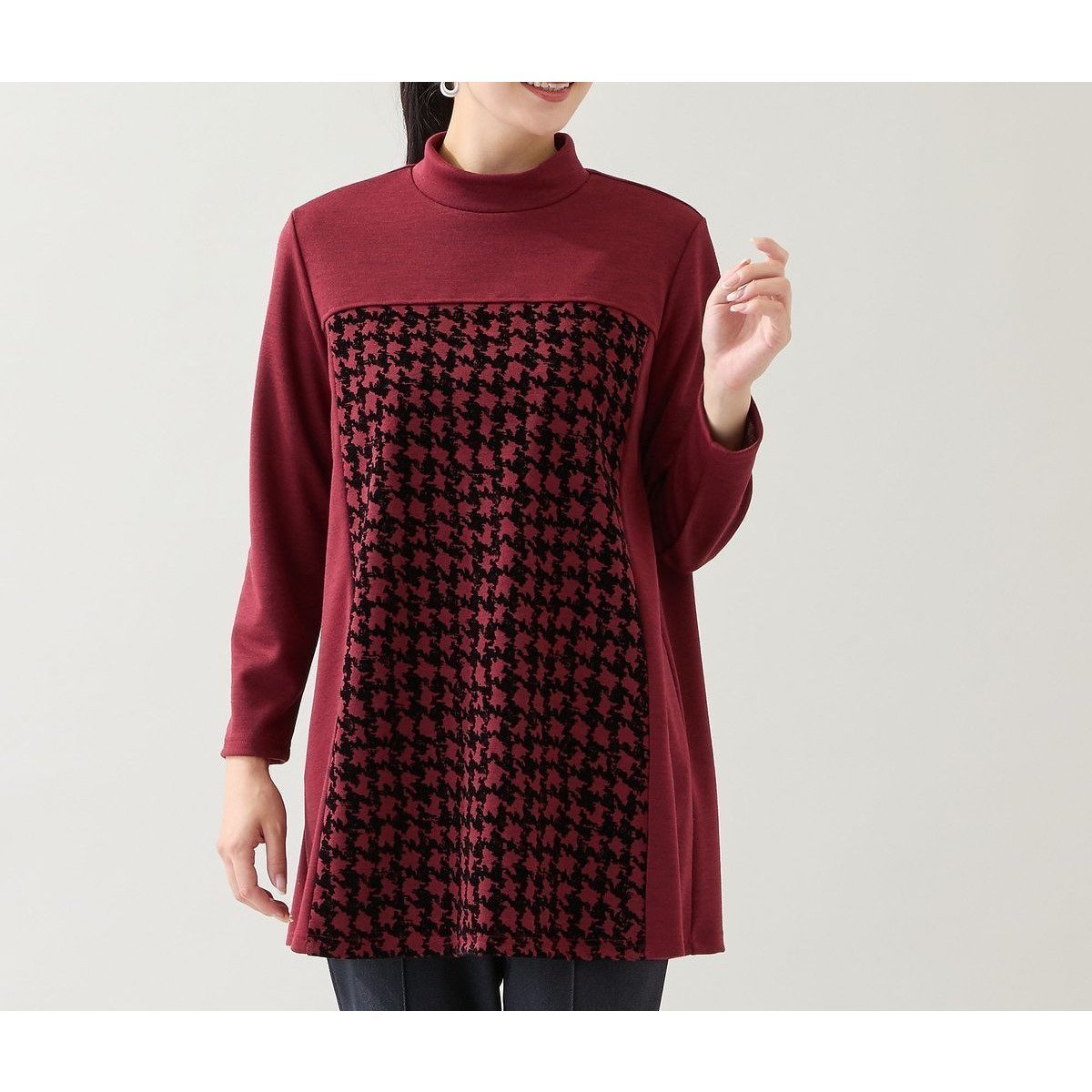 【ミゼール/MISSEL】の【洗える・日本製・3L/4Lサイズあり】千鳥柄フロッキーチュニック インテリア・キッズ・メンズ・レディースファッション・服の通販 founy(ファニー) ファッション Fashion レディースファッション Fashion for Women トップス・カットソー Cut & Sew Tops インナー Innerwear エレガント 上品 Elegant 洗える Machine Washable ジャケット Jacket, Outerwear チュニック Tunic, Long Top 長袖 Long Sleeve, Full Sleeve フロント Front, Front Design マフラー Scarf, Muffler 冬 Winter / This Winter おすすめ Recommended / Our Picks 日本製 Made In Japan レッド|ID: prp329100004788191 ipo3291000000034929825