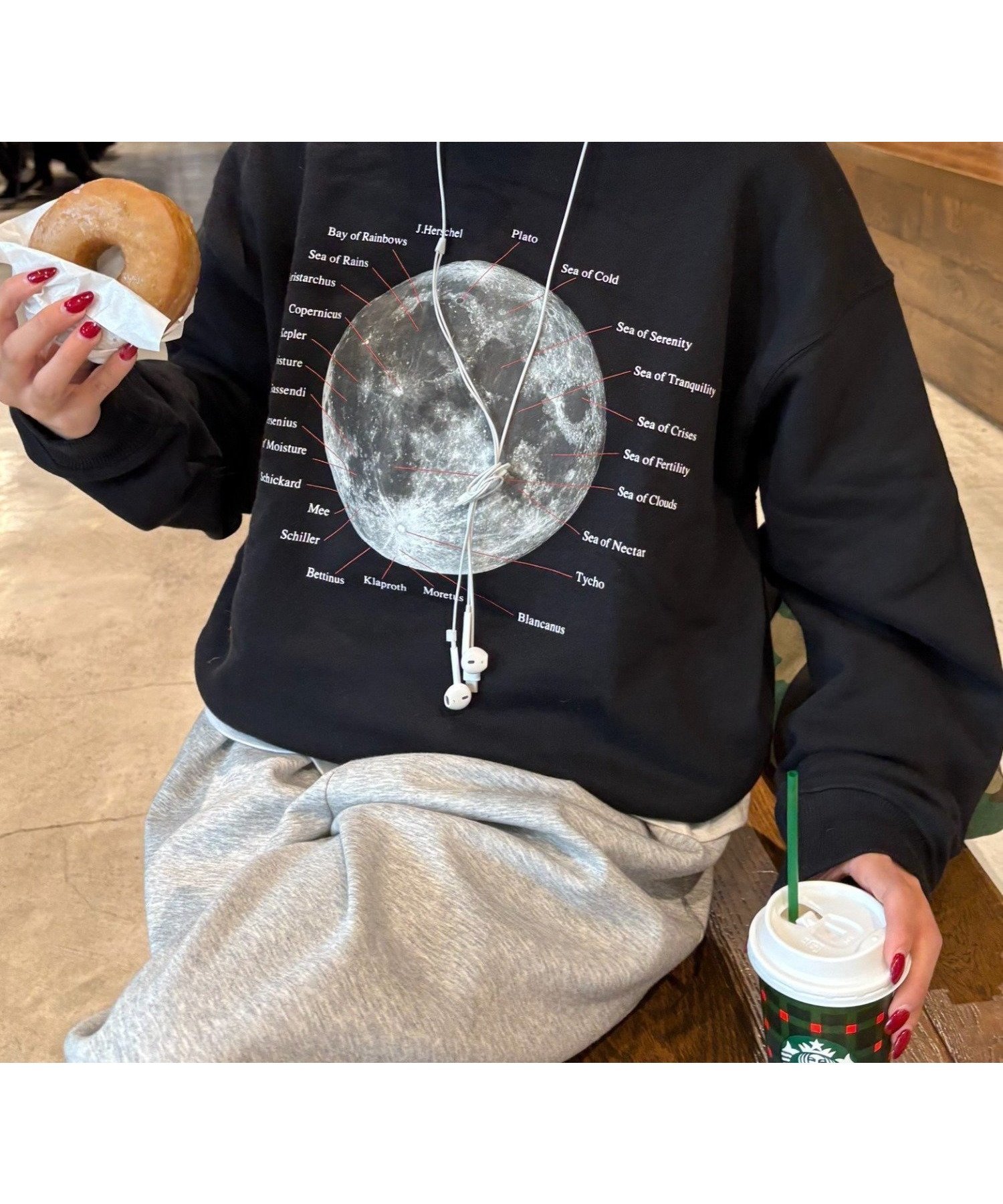 【チャオパニックティピー/CIAOPANIC TYPY】の【WEB限定】【UNISEX】MOON/EARTH裏毛スウェット インテリア・キッズ・メンズ・レディースファッション・服の通販 founy(ファニー) 　ファッション　Fashion　レディースファッション　Fashion for Women　トップス・カットソー　Cut & Sew Tops　レディースパーカー・カジュアルフーディー　Casual Hoodies & Sweatshirts　スウェット・クルーネックトップス　Sweatshirts & Crewnecks / Relaxed Fit Sweat Tops　カーゴパンツ　Cargo Pants, Utility Pants　スウェット / スエット　Sweatshirt, Sweatwear　デニム　Denim, Jeans Material　トレンド　Trend, Trending Now　ハーフ　Half, Half-Length　フロント　Front, Front Design　プリント　Print, Printed Pattern　ユニセックス　Unisex, Genderless　レース　Lace, Lace Fabric　ワイド　Wide, Wide Fit　おすすめ　Recommended / Our Picks　ブラック|ID: prp329100004788232 ipo3291000000034780549