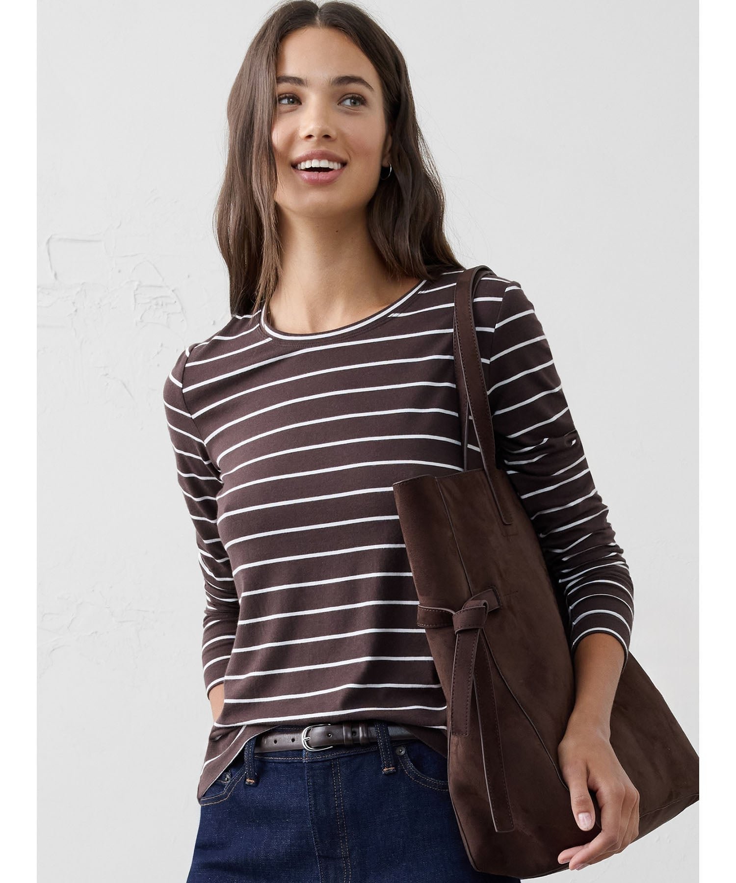 【バナナリパブリック ファクトリーストア/BANANA REPUBLIC FACTORY STORE】のBANANA REPUBLIC FACTORY STORE タイムレスクルーネックTシャツ インテリア・キッズ・メンズ・レディースファッション・服の通販 founy(ファニー) ファッション Fashion レディースファッション Fashion for Women トップス・カットソー Cut & Sew Tops シャツ・ブラウス・オフィスカジュアル Elegant Blouses & Button-Ups ロングTシャツ・Tシャツ Longline T-Shirts & Tees インナー Innerwear ロング Long, Long-Length 羽織 Haori, Light Jacket BROWN_STRIPE|ID: prp329100004788303 ipo3291000000034750882