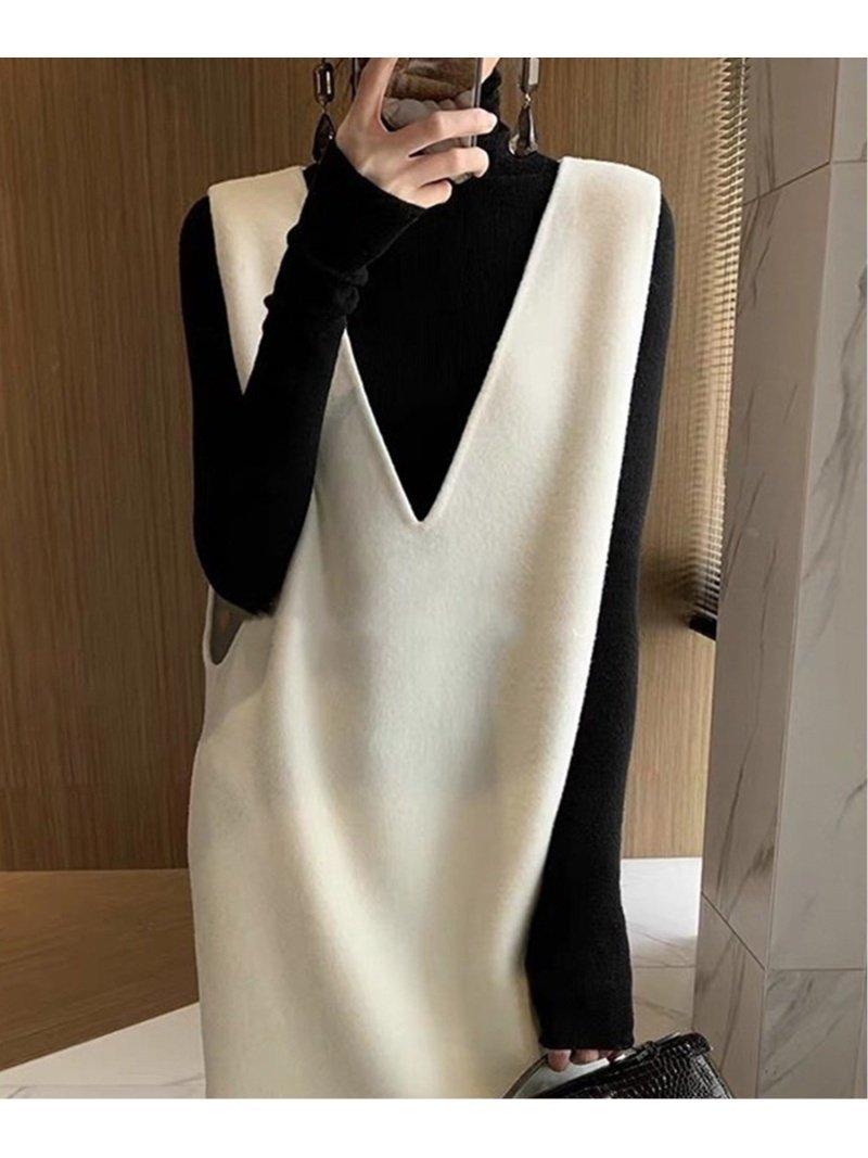 【ジュノア/JUNOAH】のノースリーブスリットニットワンピース インテリア・キッズ・メンズ・レディースファッション・服の通販 founy(ファニー) 　ファッション　Fashion　レディースファッション　Fashion for Women　ワンピース　Dresses　ニットワンピース　Knit Dresses　アクリル　Acrylic Material　クリーム|ID: prp329100004788412 ipo3291000000034820900