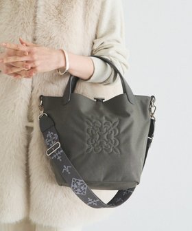 【ラシット/russet】の《WEB限定》コーデュラナイロン2WAYミニトートバッグ 人気、トレンドファッション・服の通販 founy(ファニー) ファッション Fashion レディースファッション Fashion for Women バッグ Bags エレガント 上品 Elegant ショルダー Shoulder, Shoulder Strap シルバー Silver, Metallic Silver スマート Smart, Elegant 定番 Standard, Basic Item 人気 Popular, Best Seller フィット Fit, Slim Fit フォルム Silhouette, Form フロント Front, Front Design ポケット Pocket, Pocket Detail おすすめ Recommended / Our Picks 日本製 Made In Japan |ID:prp329100004788470