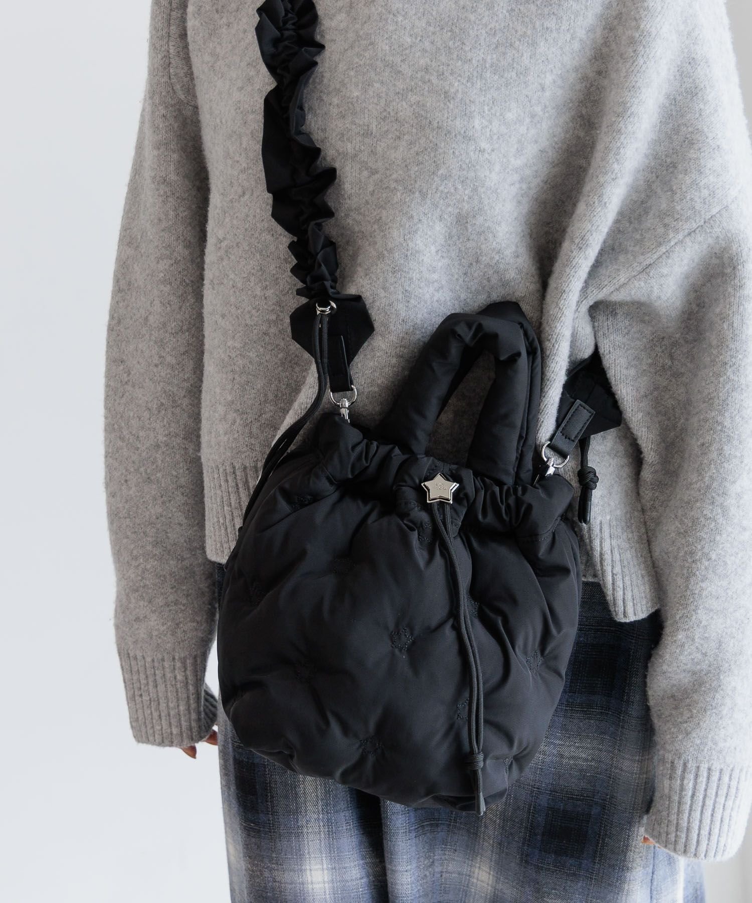 【ベイフロー/BAYFLOW】の2WAYで使える クシュショルダーパフキルトバッグ 人気、トレンドファッション・服の通販 founy(ファニー) ファッション Fashion レディースファッション Fashion for Women バッグ Bags キルティング Quilted, Quilting ショルダー Shoulder, Shoulder Strap フロント Front, Front Design モチーフ Motif, Design Theme ワンポイント One Point, Statement Accent 巾着 Drawstring Bag, Kinchaku other-1|ID: prp329100004788479 ipo3291000000034821409