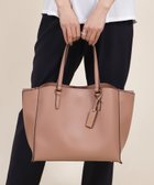 【ユナイテッド ベース/UNITED BASE】の【A4対応】3層タイプ フェイクレザー トートバッグ 人気、トレンドファッション・服の通販 founy(ファニー) ファッション Fashion レディースファッション Fashion for Women バッグ Bags シンプル Simple, Minimal 財布 Wallet, Purse フェイクレザー Faux Leather, PU Leather ポケット Pocket, Pocket Detail マグネット Magnet, Magnetic Closure おすすめ Recommended / Our Picks ビジネス 仕事 通勤 Business / Work / Commuting thumbnail ピンクベージュ|ID: prp329100004788534 ipo3291000000034878257