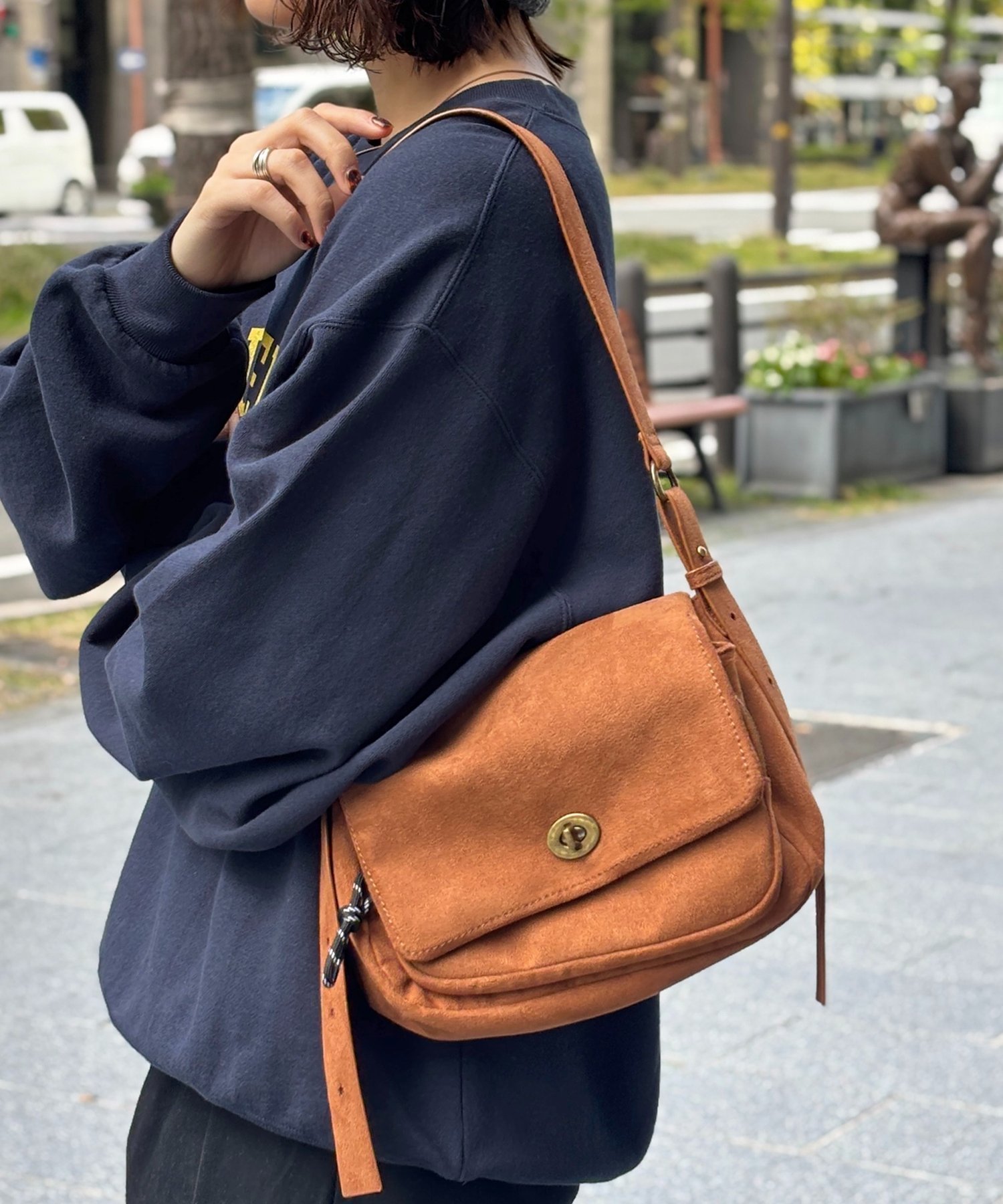 【シーピーシーエム/CPCM】のターンロックダブルベルトレザーバッグ インテリア・キッズ・メンズ・レディースファッション・服の通販 founy(ファニー) ファッション Fashion レディースファッション Fashion for Women バッグ Bags ベルト&ウエストマーク Belts & Waist Accessories アクセサリー Fashion Accessories ヴィンテージ Vintage Style クラシカル Classical, Vintage-Inspired コンパクト Compact, Small Size シンプル Simple, Minimal スウェット / スエット Sweatshirt, Sweatwear スニーカー Sneakers, Trainers デニム Denim, Jeans Material 定番 Standard, Basic Item バランス Balance, Style Balance フラップ Flap, Flap Pocket プリーツ Pleats, Pleated ボーダー Border, Stripe 冬 Winter / This Winter エレガント 上品 Elegant ブラウンその他1|ID: prp329100004788578 ipo3291000000034751982