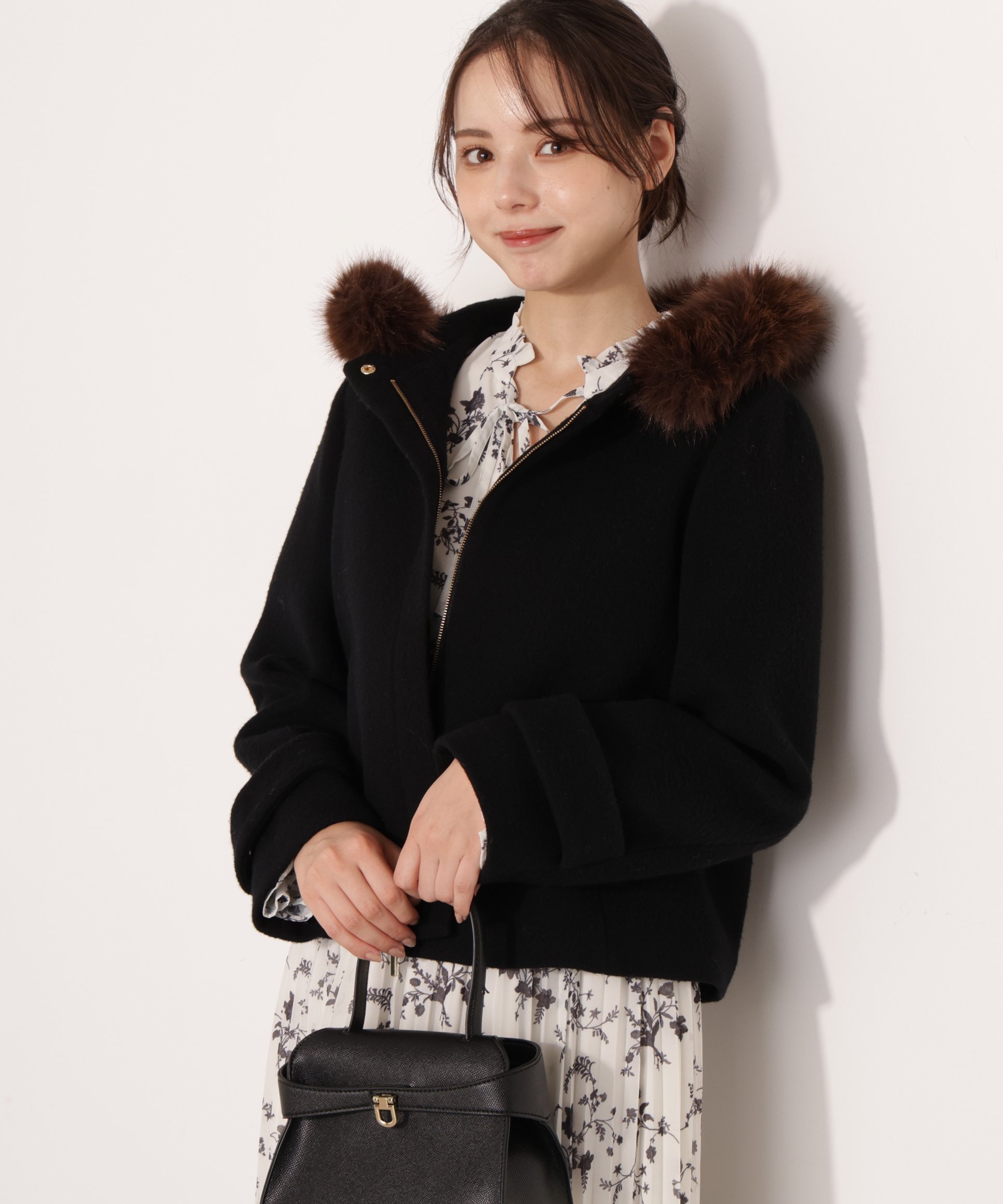 【プロポーション ボディドレッシング/PROPORTION BODY DRESSING】のモッサフードフェイクファーショートコート 25AW インテリア・キッズ・メンズ・レディースファッション・服の通販 founy(ファニー) ファッション Fashion レディースファッション Fashion for Women アウター Coat / Outerwear Collection コート・ロングコート・ピーコート Long Coats, Peacoats & More 2025年 2025 2025-2026秋冬・A/W Autumn/Winter 2025–26 AW25–26 ショート Short, Short Length フェイクファー Faux Fur, Imitation Fur フェミニン Feminine, Girly メルトン Melton, Heavy Wool 日本製 Made In Japan ブラック|ID: prp329100004788589 ipo3291000000034800983