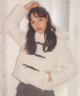 【ジルバイジルスチュアート/JILL by JILLSTUART】のリボンダッフルダウン 人気、トレンドファッション・服の通販 founy(ファニー) ファッション Fashion レディースファッション Fashion for Women ショート Short, Short Length スマート Smart, Elegant タフタ Taffeta, Structured Fabric ダウン Down, Puffer ピーチ Peach, Soft Touch フェイクファー Faux Fur, Imitation Fur フェザー Feather, Feather Detail ボトム Bottoms, Lower Wear リボン Ribbon, Bow |ID:prp329100004788648