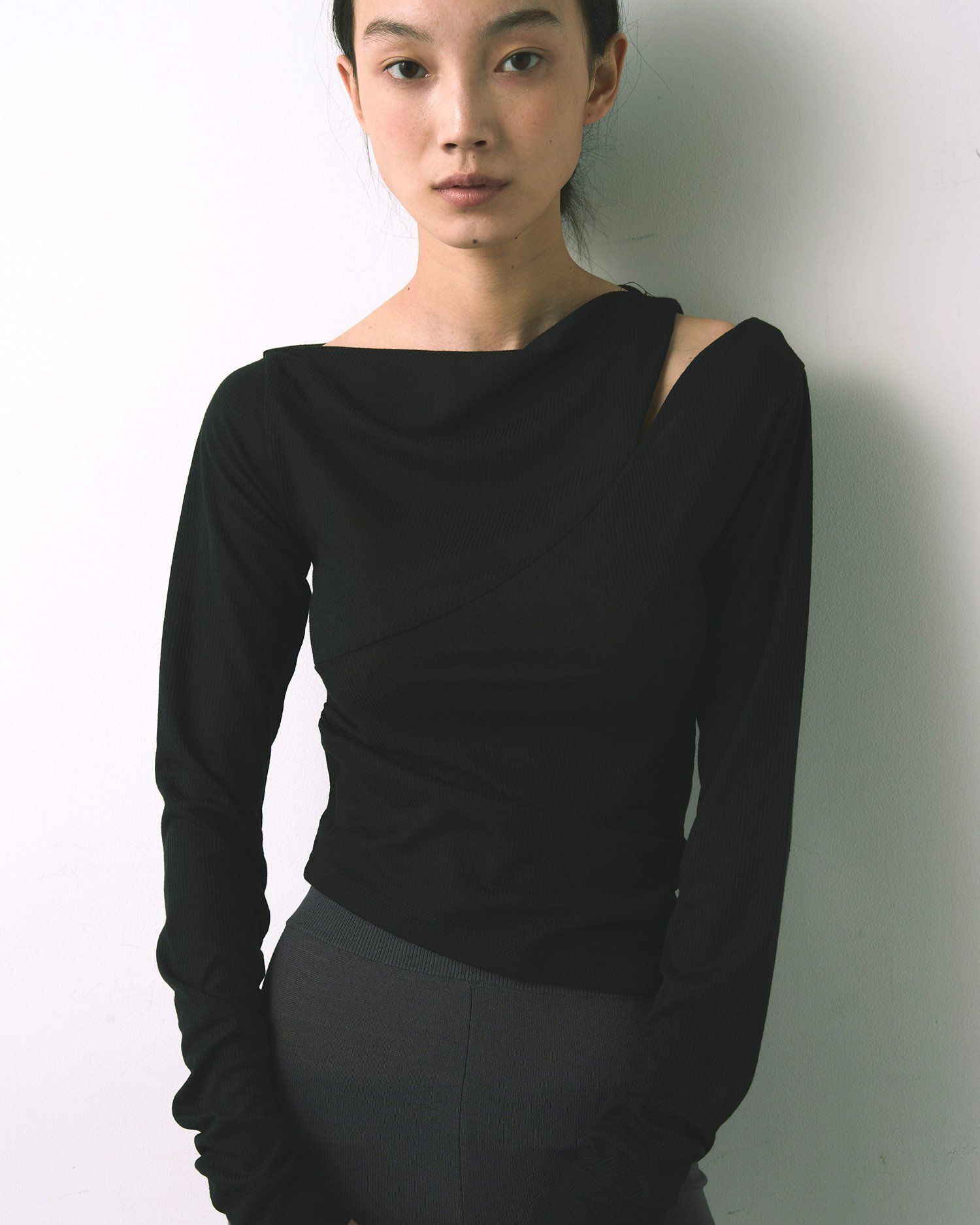 【エイチオーヴィー/H O V】のkiehtova/ONE SHOULDER DRAPE TOPS/ワンショルダードレープトップス 長袖 カットソー インテリア・キッズ・メンズ・レディースファッション・服の通販 founy(ファニー) 　ファッション　Fashion　レディースファッション　Fashion for Women　トップス・カットソー　Cut & Sew Tops　カットソー・ベーシックTシャツ　Cut-and-Sewn Tops / Stretch Tees & Basics　インナー　Innerwear　カットソー　Cut and Sewn Top　長袖　Long Sleeve, Full Sleeve　black|ID: prp329100004788722 ipo3291000000034752492