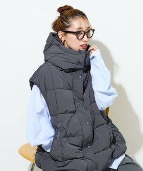 【フリークスストア/FREAK'S STORE】の中綿キルト ボリューム フーディー ベスト【限定展開】 25AW 人気、トレンドファッション・服の通販 founy(ファニー) ファッション Fashion レディースファッション Fashion for Women アウター Coat / Outerwear Collection トップス・カットソー Cut & Sew Tops ベスト&ジレ / 重ね着スタイル Vests & Gilets 2025年 2025 2025-2026秋冬・A/W Autumn/Winter 2025–26 AW25–26 冬 Winter / This Winter おすすめ Recommended / Our Picks カットソー Cut and Sewn Top カーゴパンツ Cargo Pants, Utility Pants キルティング Quilted, Quilting キルト Quilt, Quilted Fabric デニム Denim, Jeans Material ドローコード Drawcord, Drawstring Cord ベスト Vest, Waistcoat A/W・秋冬 Autumn/Winter |ID:prp329100004788744