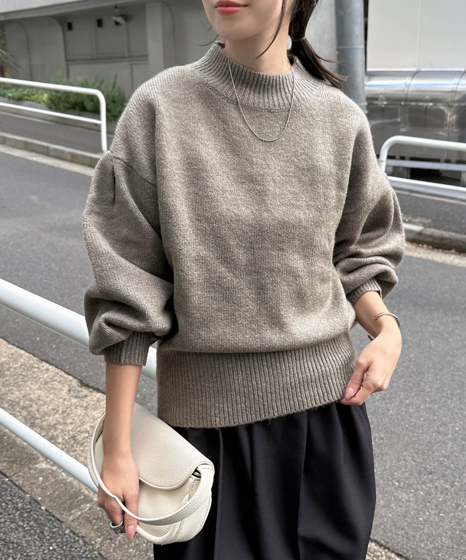 【アンドミー/andme】の天竺編み ボリューム袖 ニット トップス インテリア・キッズ・メンズ・レディースファッション・服の通販 founy(ファニー) ファッション Fashion レディースファッション Fashion for Women トップス・カットソー Cut & Sew Tops ニット Knit Tops & Sweaters おすすめ Recommended / Our Picks アクリル Acrylic Material コンパクト Compact, Small Size トレンド Trend, Trending Now ボトム Bottoms, Lower Wear モックネック Mock Neck, Short Turtleneck グレー|ID: prp329100004788801 ipo3291000000034752828