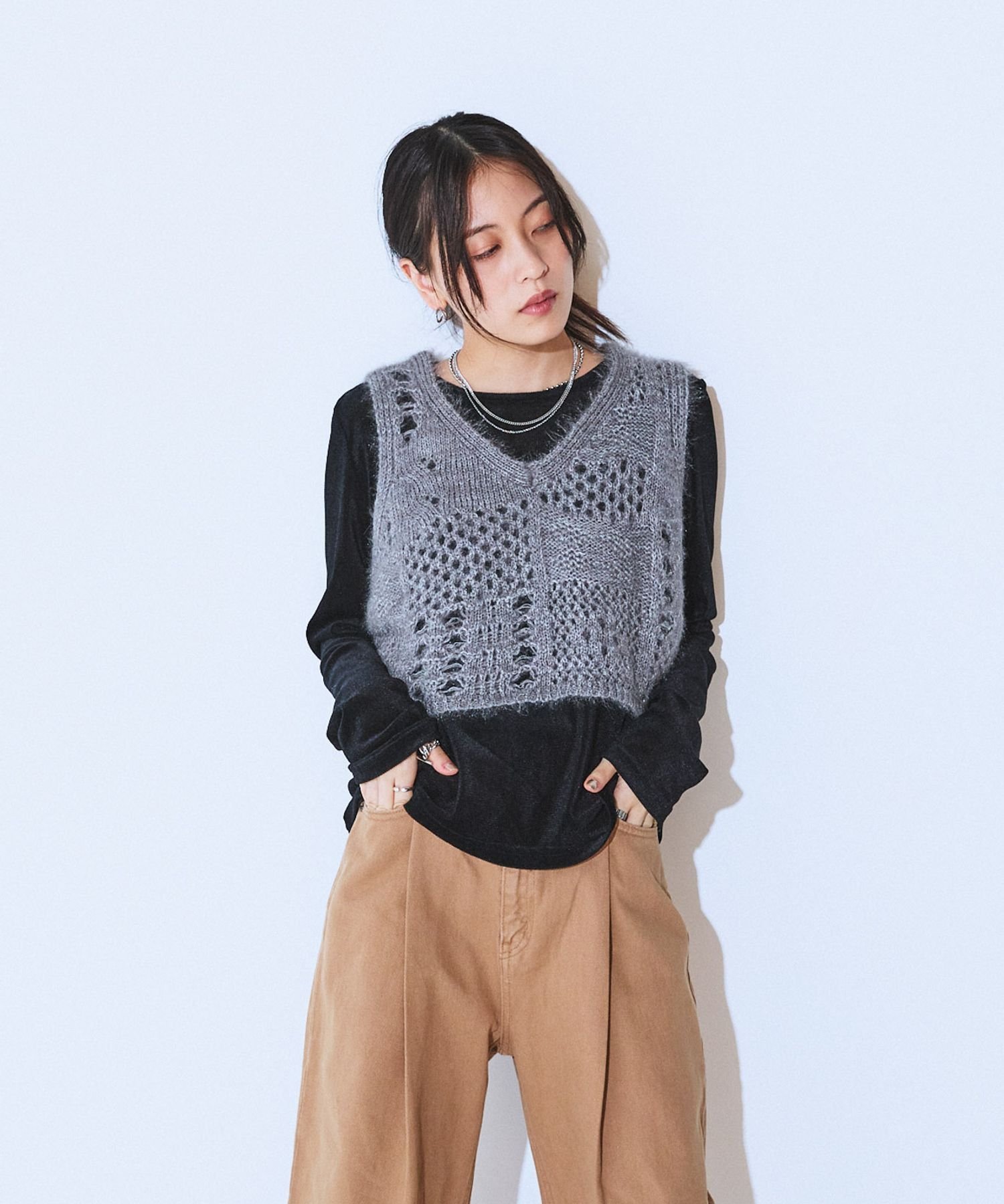 【ジーナシス/JEANASiS】のパッチワークニットビスチェ2P インテリア・キッズ・メンズ・レディースファッション・服の通販 founy(ファニー) 　ファッション　Fashion　レディースファッション　Fashion for Women　トップス・カットソー　Cut & Sew Tops　ニット　Knit Tops & Sweaters　ビスチェ　Bustiers & Corset Tops / Layered Bustier Style　インナー　Innerwear　秋　Autumn　クラシカル　Classical, Vintage-Inspired　コンパクト　Compact, Small Size　今季　This Season, Current Season　スウェット / スエット　Sweatshirt, Sweatwear　タートルネック　Turtleneck, High Neck　デニム　Denim, Jeans Material　パッチワーク　Patchwork, Mixed Fabric　ビスチェ　Bustier, Corset Top　フィット　Fit, Slim Fit　ベロア　Velour, Soft Velvet　ベーシック　Basic, Essential　おすすめ　Recommended / Our Picks　グレー×ブラック|ID: prp329100004788857 ipo3291000000034753036