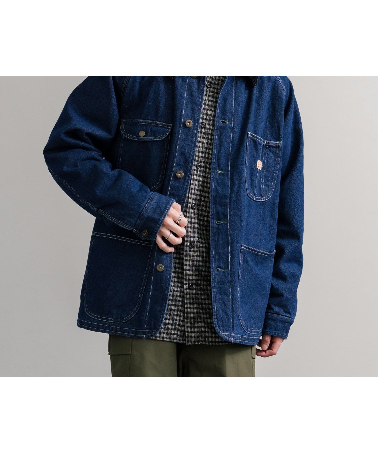 【ロッキーモンロー/Rocky Monroe】のKRIFF MAYER オーバーサイズ裏フリースデニムカバーオール 人気、トレンドファッション・服の通販 founy(ファニー) 　ファッション　Fashion　レディースファッション　Fashion for Women　アメリカン　American Style　ヴィンテージ　Vintage Style　カットソー　Cut and Sewn Top　カーゴパンツ　Cargo Pants, Utility Pants　コーデュロイ　Corduroy, Cord Fabric　切替　Switching, Contrast Panel　シンプル　Simple, Minimal　スマホ　Smartphone, Mobile Device　スリーブ　Sleeve, Long Sleeve / Short Sleeve　デニム　Denim, Jeans Material　トレンド　Trend, Trending Now　フロント　Front, Front Design　プリント　Print, Printed Pattern　ベーシック　Basic, Essential　ポケット　Pocket, Pocket Detail　防寒　Cold Protection, Winter-Ready　ミックス　Mix, Mixed Style　メンズ　Men's, Menswear　モチーフ　Motif, Design Theme　リラックス　Relax, Relaxed Fit　ルーズ　Loose, Oversized　ワイド　Wide, Wide Fit　ワーク　Workwear, Utility Style　再入荷　Restock / Back in Stock　おすすめ　Recommended / Our Picks　 other-1|ID: prp329100004788881 ipo3291000000034903841