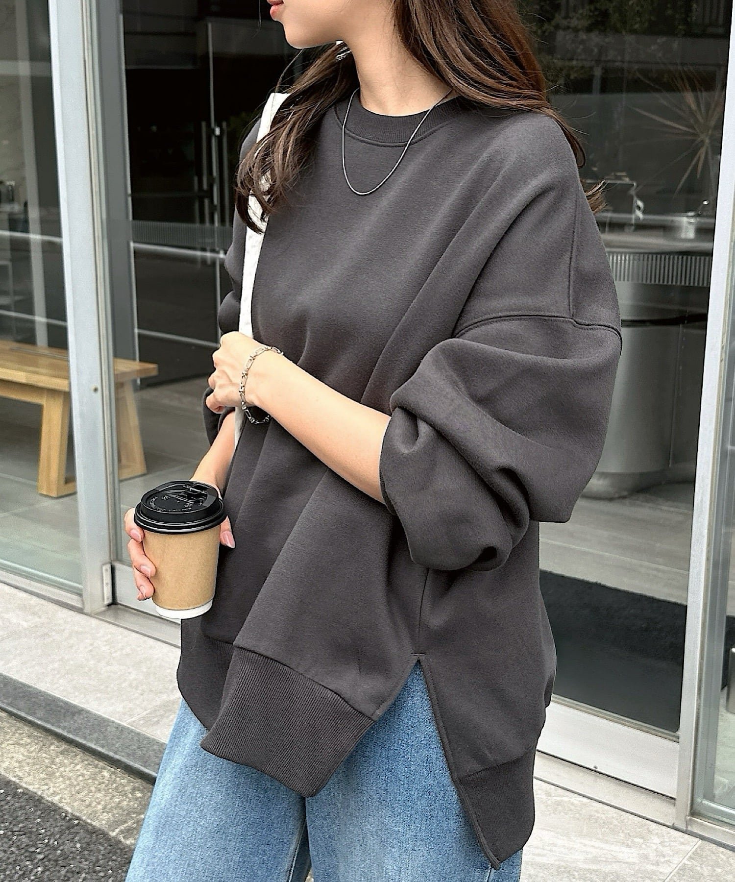 【アンドミー/andme】の裏起毛 オーバーサイズ スウェット トップス インテリア・キッズ・メンズ・レディースファッション・服の通販 founy(ファニー) ファッション Fashion レディースファッション Fashion for Women トップス・カットソー Cut & Sew Tops レディースパーカー・カジュアルフーディー Casual Hoodies & Sweatshirts スウェット・クルーネックトップス Sweatshirts & Crewnecks / Relaxed Fit Sweat Tops シンプル Simple, Minimal スウェット / スエット Sweatshirt, Sweatwear スリット Slit, Slit Detail 長袖 Long Sleeve, Full Sleeve ワンポイント One Point, Statement Accent スミクロ|ID: prp329100004788915 ipo3291000000034753282