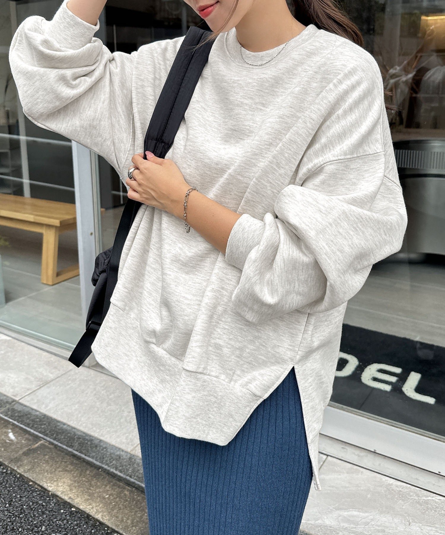 【アンドミー/andme】の裏起毛 オーバーサイズ スウェット トップス インテリア・キッズ・メンズ・レディースファッション・服の通販 founy(ファニー) ファッション Fashion レディースファッション Fashion for Women トップス・カットソー Cut & Sew Tops レディースパーカー・カジュアルフーディー Casual Hoodies & Sweatshirts スウェット・クルーネックトップス Sweatshirts & Crewnecks / Relaxed Fit Sweat Tops シンプル Simple, Minimal スウェット / スエット Sweatshirt, Sweatwear スリット Slit, Slit Detail 長袖 Long Sleeve, Full Sleeve ワンポイント One Point, Statement Accent 杢オートミール|ID: prp329100004788915 ipo3291000000034753283