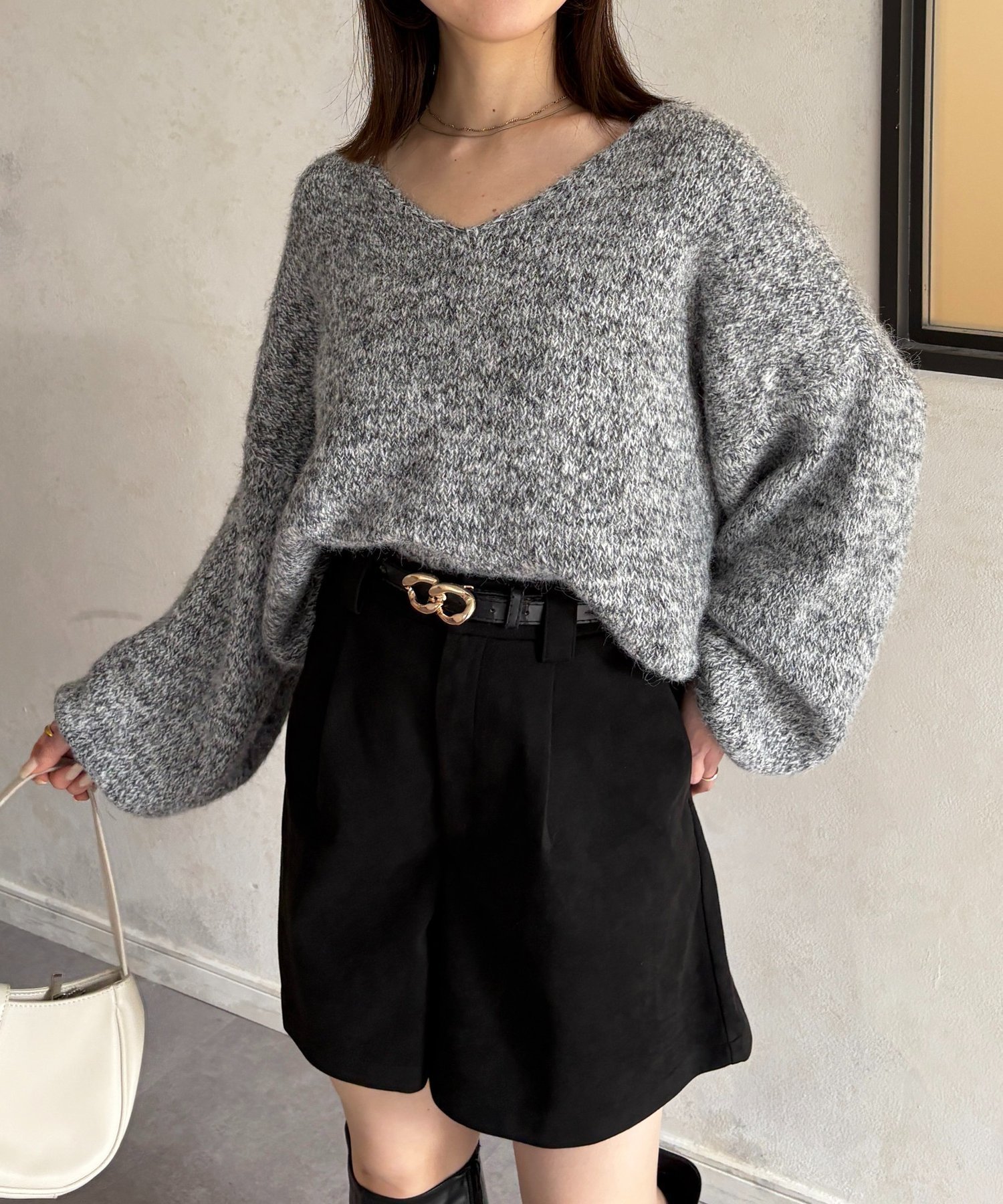 【ゼヴォン/Thevon】のVネックMIXショートニット インテリア・キッズ・メンズ・レディースファッション・服の通販 founy(ファニー) 　ファッション　Fashion　レディースファッション　Fashion for Women　トップス・カットソー　Cut & Sew Tops　ニット　Knit Tops & Sweaters　Vネックトップス　V-Neck Tops / V-Cut Neckline Shirts　ショート　Short, Short Length　スラックス　Slacks, Dress Pants　デニム　Denim, Jeans Material　バランス　Balance, Style Balance　冬　Winter / This Winter　再入荷　Restock / Back in Stock　おすすめ　Recommended / Our Picks　2025年　2025　2025-2026秋冬・A/W　Autumn/Winter 2025–26 AW25–26　グレー|ID: prp329100004788966 ipo3291000000034753504