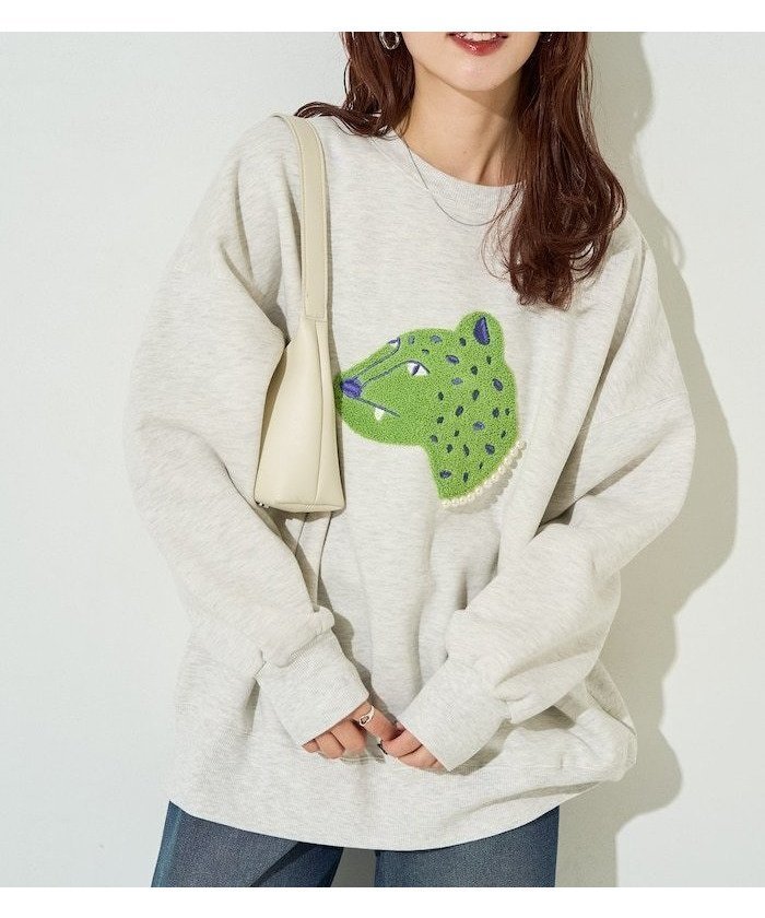 【フリークスストア/FREAK'S STORE】のレオパード サガラ刺繍 パール 裏起毛 スウェット【限定展開】 25AW インテリア・キッズ・メンズ・レディースファッション・服の通販 founy(ファニー) 　ファッション　Fashion　レディースファッション　Fashion for Women　トップス・カットソー　Cut & Sew Tops　レディースパーカー・カジュアルフーディー　Casual Hoodies & Sweatshirts　スウェット・クルーネックトップス　Sweatshirts & Crewnecks / Relaxed Fit Sweat Tops　2025年　2025　2025-2026秋冬・A/W　Autumn/Winter 2025–26 AW25–26　冬　Winter / This Winter　おすすめ　Recommended / Our Picks　シンプル　Simple, Minimal　スウェット / スエット　Sweatshirt, Sweatwear　タイトスカート　Pencil Skirt, Tight Skirt　バランス　Balance, Style Balance　パール　Pearl, Pearl Accent　ベーシック　Basic, Essential　モチーフ　Motif, Design Theme　リラックス　Relax, Relaxed Fit　レオパード　Leopard, Animal Print　ワイド　Wide, Wide Fit　A/W・秋冬　Autumn/Winter　ライトグレー|ID: prp329100004789018 ipo3291000000035246577