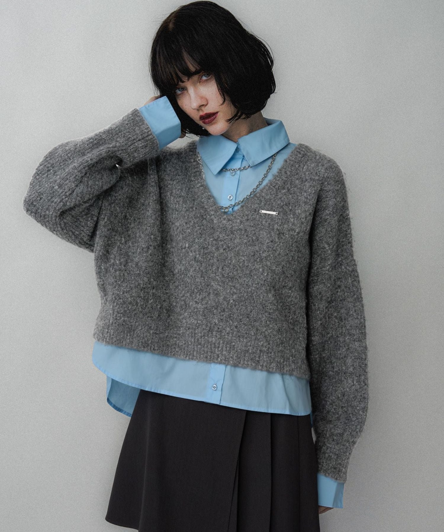 【ハレ/HARE】のシャツドッキングVネックニット インテリア・キッズ・メンズ・レディースファッション・服の通販 founy(ファニー) 　ファッション　Fashion　レディースファッション　Fashion for Women　トップス・カットソー　Cut & Sew Tops　ニット　Knit Tops & Sweaters　シャツ・ブラウス・オフィスカジュアル　Elegant Blouses & Button-Ups　Vネックトップス　V-Neck Tops / V-Cut Neckline Shirts　アンクル　Ankle-Length Design　イヤリング　Earrings　ウェーブ　Wavy Pattern　ジャケット　Jacket, Outerwear　スタイリッシュ　Stylish, Fashionable　ストライプ　Stripe, Striped Pattern　ストレート　Straight, Straight Cut　スニーカー　Sneakers, Trainers　スリム　Slim, Slim Fit　トレンド　Trend, Trending Now　ドッキング　Docking, Mixed Material　ネックレス　Necklace, Pendant Necklace　パール　Pearl, Pearl Accent　ビジュー　Bijou, Jewel-like Accent　プレート　Plate, Dish　ワイド　Wide, Wide Fit　グレー18|ID: prp329100004789070 ipo3291000000034753956