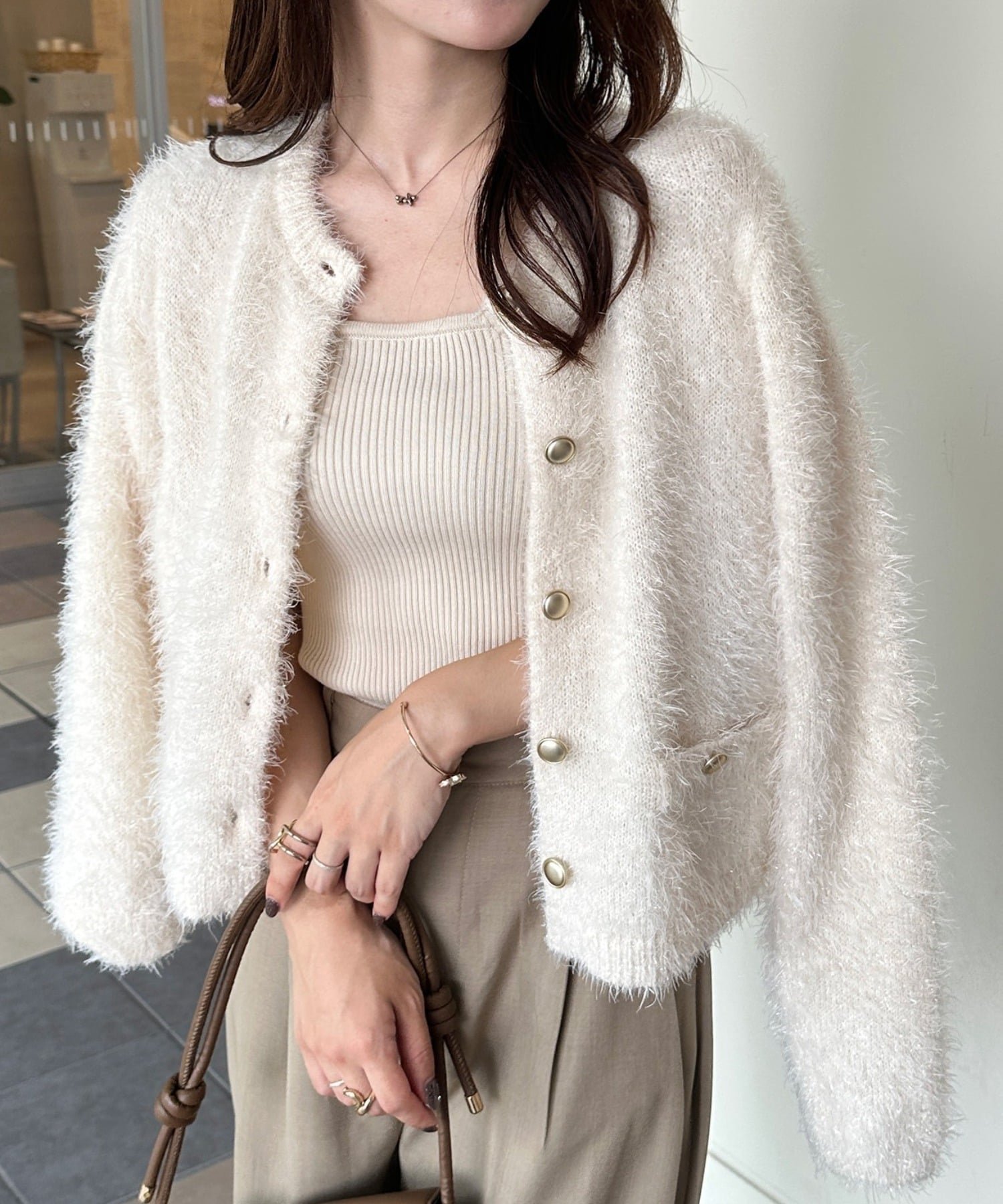 【ラナン/Ranan】のRanan/ゴールドボタンラメフェザーカーディガン インテリア・キッズ・メンズ・レディースファッション・服の通販 founy(ファニー) ファッション Fashion レディースファッション Fashion for Women トップス・カットソー Cut & Sew Tops カーディガン・羽織り Layered Style Cardigans カーディガン Cardigan, Knitwear ショート Short, Short Length スラックス Slacks, Dress Pants デニム Denim, Jeans Material バランス Balance, Style Balance フェザー Feather, Feather Detail フロント Front, Front Design ボトム Bottoms, Lower Wear ポケット Pocket, Pocket Detail 羽織 Haori, Light Jacket リブニット Rib Knit, Ribbed Knit おすすめ Recommended / Our Picks エレガント 上品 Elegant ビジネス 仕事 通勤 Business / Work / Commuting IV|ID: prp329100004789238 ipo3291000000034883746