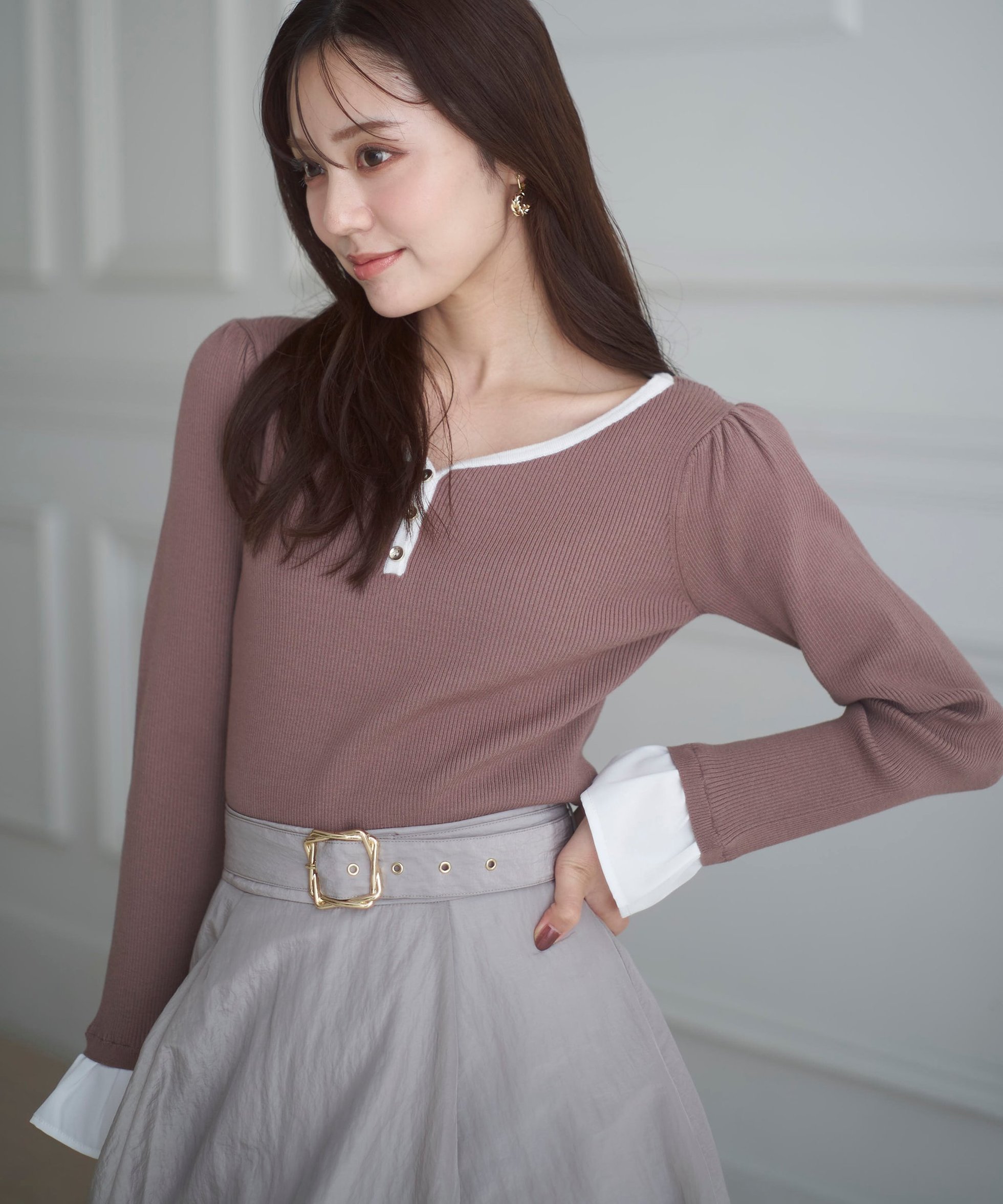 【プロポーション ボディドレッシング/PROPORTION BODY DRESSING】の異素材スリーブニット 25AW インテリア・キッズ・メンズ・レディースファッション・服の通販 founy(ファニー) 　ファッション　Fashion　レディースファッション　Fashion for Women　トップス・カットソー　Cut & Sew Tops　ニット　Knit Tops & Sweaters　2025年　2025　2025-2026秋冬・A/W　Autumn/Winter 2025–26 AW25–26　カフス　Cuff Design　スリーブ　Sleeve, Long Sleeve / Short Sleeve　デニム　Denim, Jeans Material　トレンド　Trend, Trending Now　ドッキング　Docking, Mixed Material　フェミニン　Feminine, Girly　フレア　Flare, Flared　フロント　Front, Front Design　ブロード　Broadcloth, Fine Cotton　モカ×ホワイト1|ID: prp329100004789242 ipo3291000000034754684