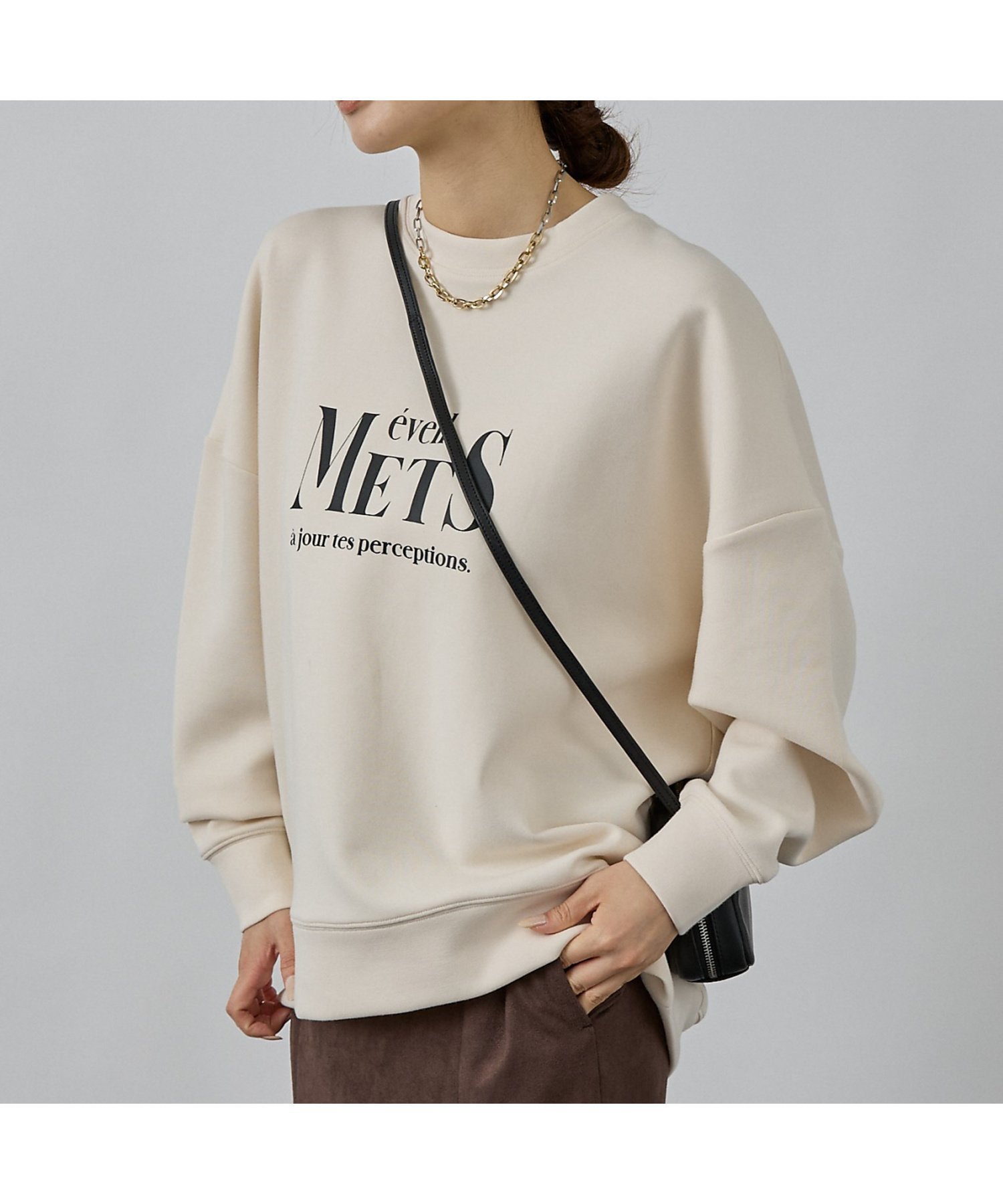 【アバハウスマヴィ/abahouse mavie】のシルキーダンボールロゴプルオーバー インテリア・キッズ・メンズ・レディースファッション・服の通販 founy(ファニー) 　ファッション　Fashion　レディースファッション　Fashion for Women　トップス・カットソー　Cut & Sew Tops　カジュアルプルオーバー・ニットトップス　Pullovers & Knit Tops / Casual Pullovers　スウェット / スエット　Sweatshirt, Sweatwear　バランス　Balance, Style Balance　フロント　Front, Front Design　人気　Popular, Best Seller　定番　Standard, Basic Item　アイボリー|ID: prp329100004789296 ipo3291000000035012899