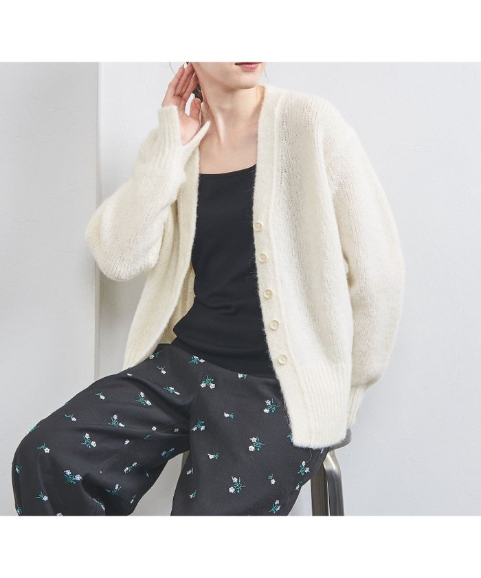 【ユナイテッドアローズ/UNITED ARROWS】のフラッフィ Vネック カーディガン WHITE インテリア・キッズ・メンズ・レディースファッション・服の通販 founy(ファニー) https://founy.com/ ファッション Fashion レディースファッション Fashion for Women トップス・カットソー Cut & Sew Tops カーディガン・羽織り Layered Style Cardigans Vネックトップス V-Neck Tops / V-Cut Neckline Shirts インナー Innerwear カーディガン Cardigan, Knitwear スリット Slit, Slit Detail デニム Denim, Jeans Material ネックレス Necklace, Pendant Necklace 長袖 Long Sleeve, Full Sleeve プリント Print, Printed Pattern アウトレット Outlet / Clearance おすすめ Recommended / Our Picks エレガント 上品 Elegant |ID: prp329100004789765 ipo3291000000034802614